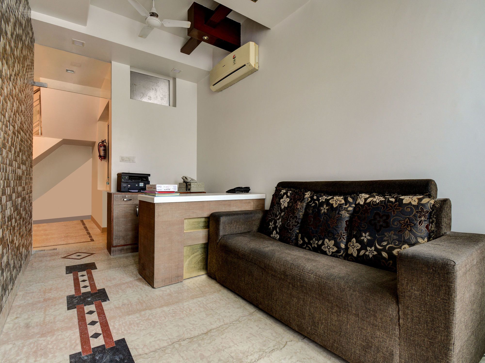 OYO 16127 Hotel Taurus