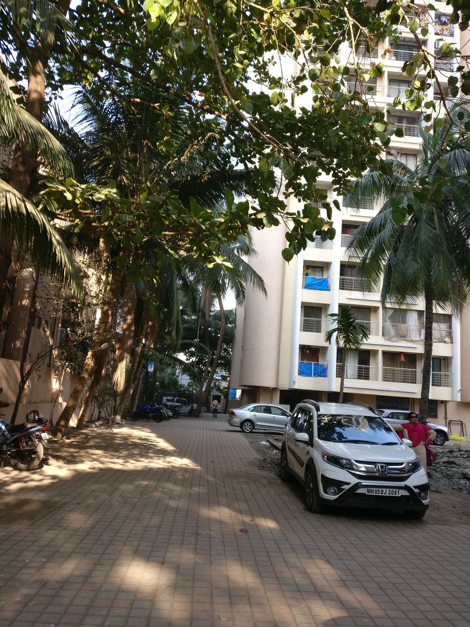 Side Image 2