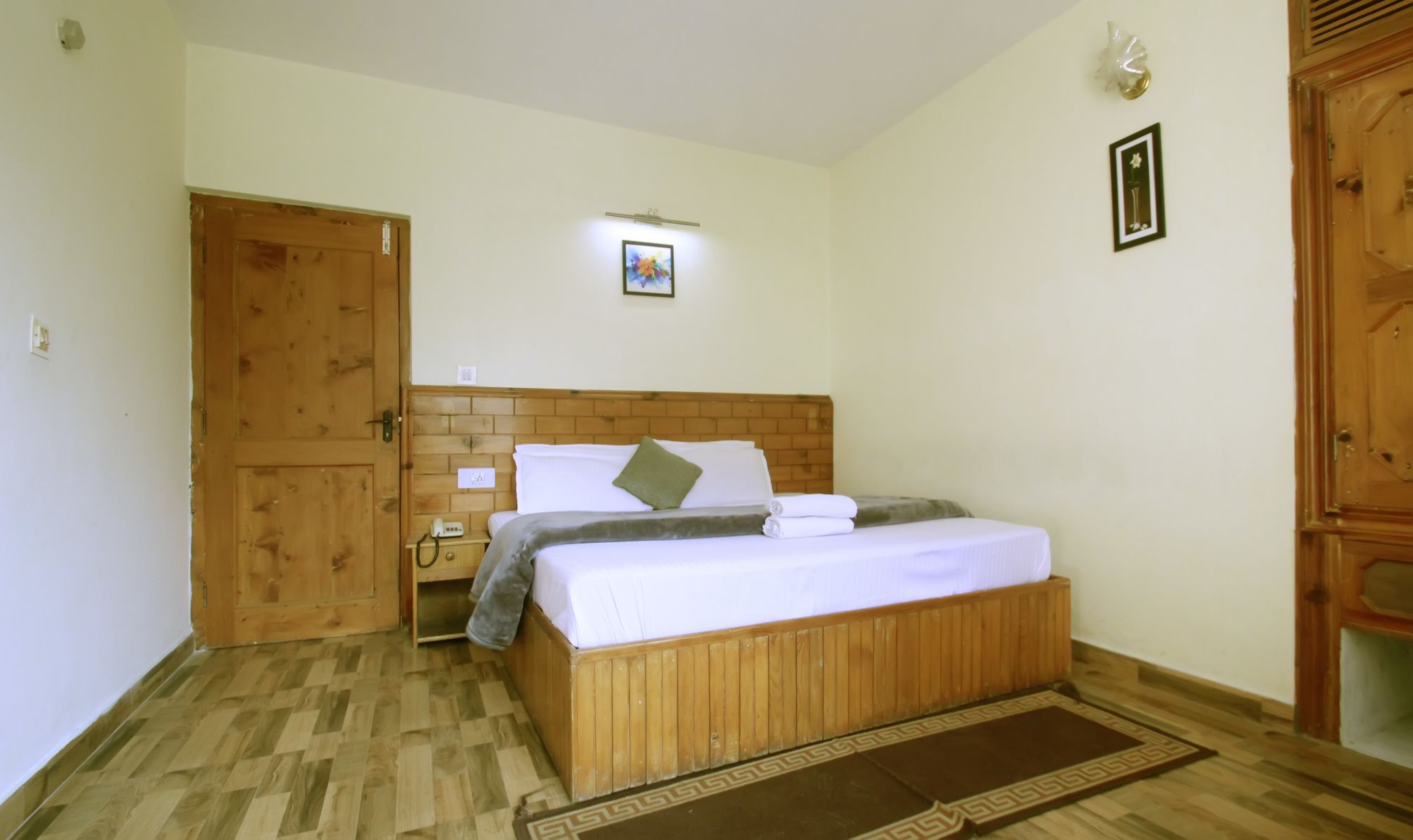 Hotel Chandertal Manali