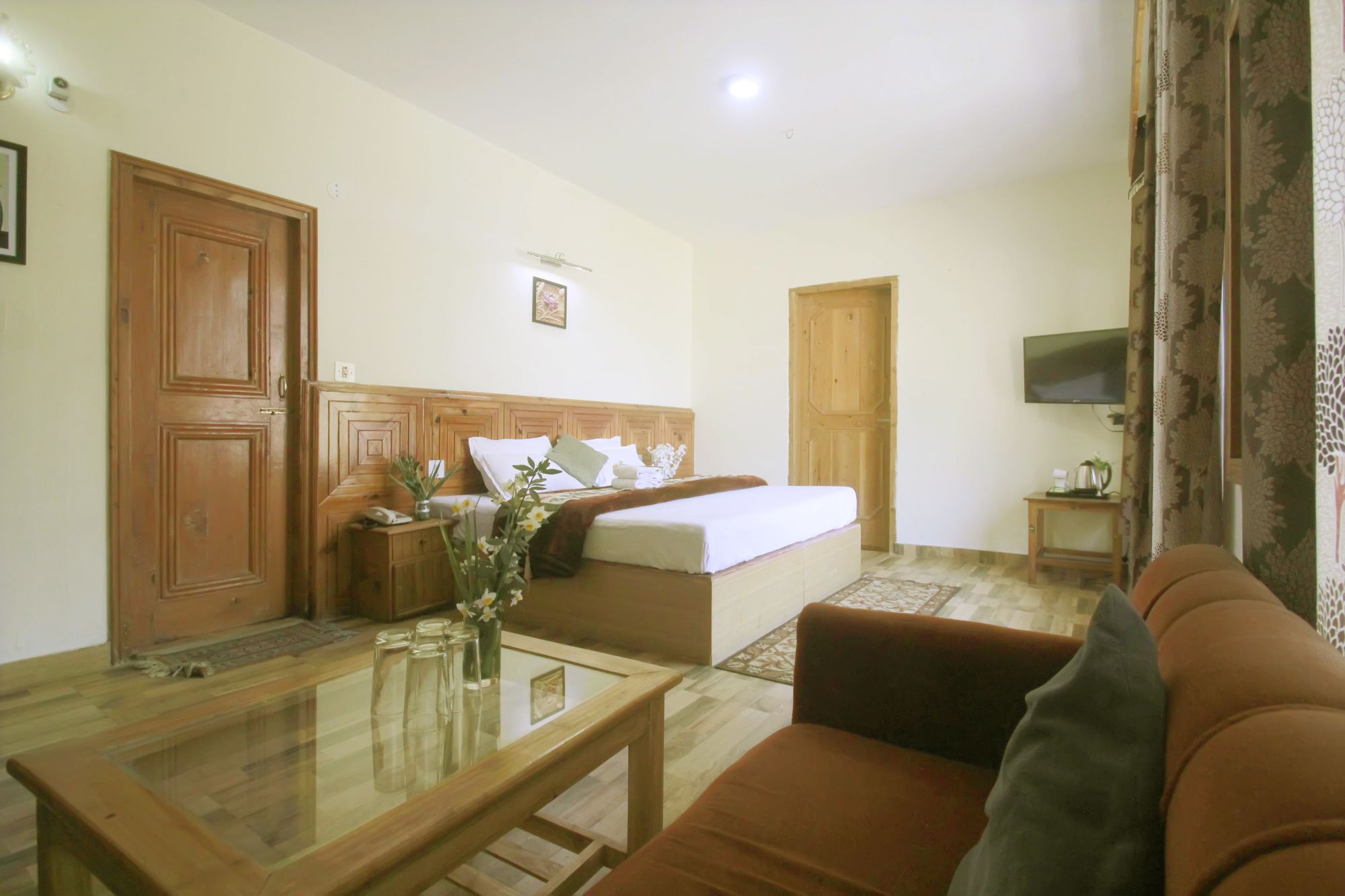 Hotel Chandertal Manali