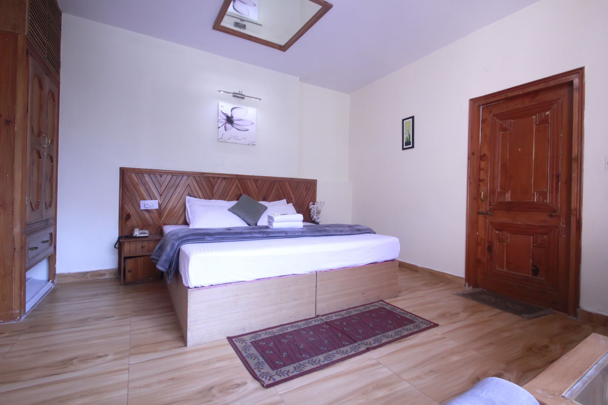 Hotel Chandertal Manali