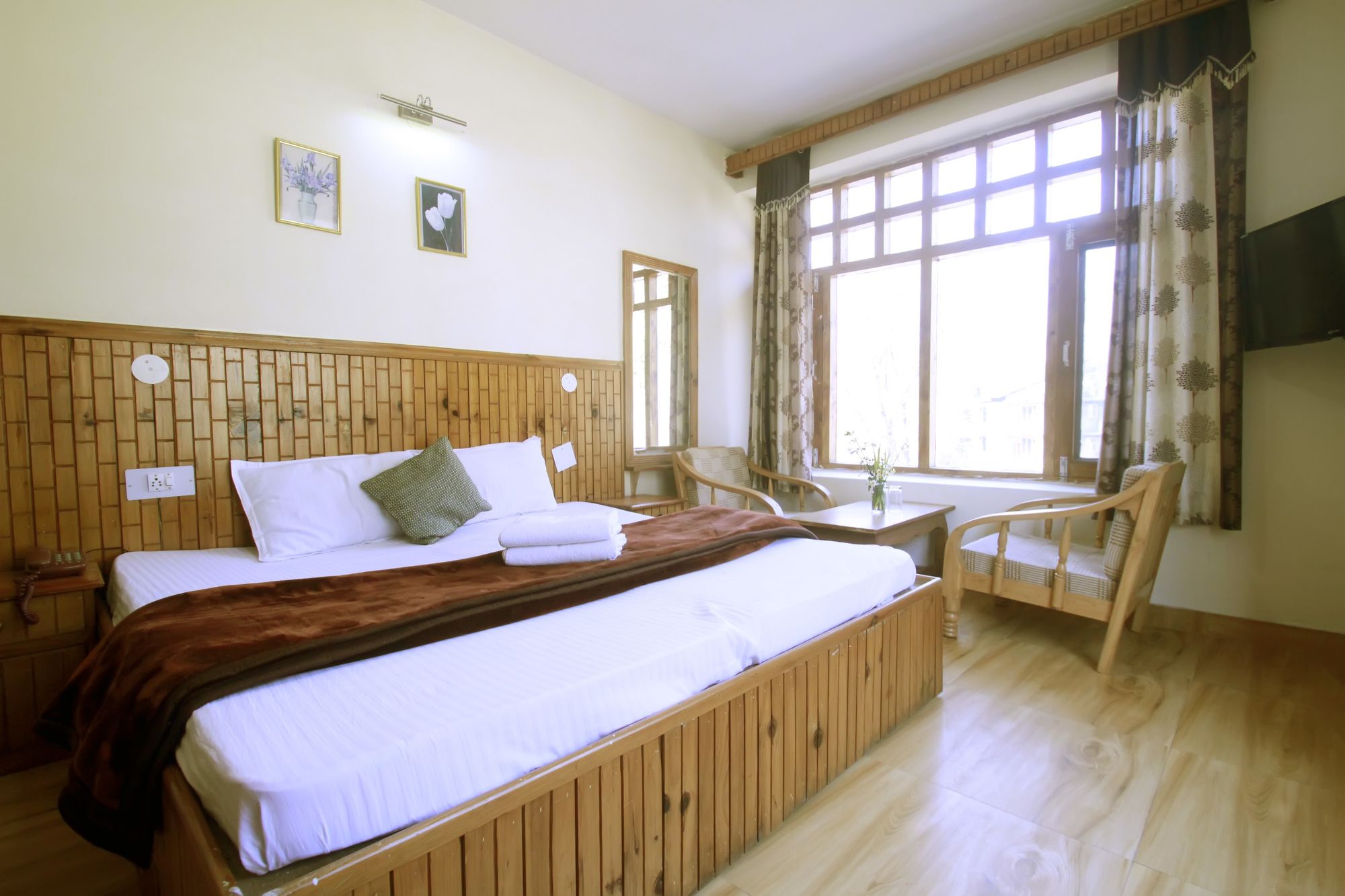 Hotel Chandertal Manali