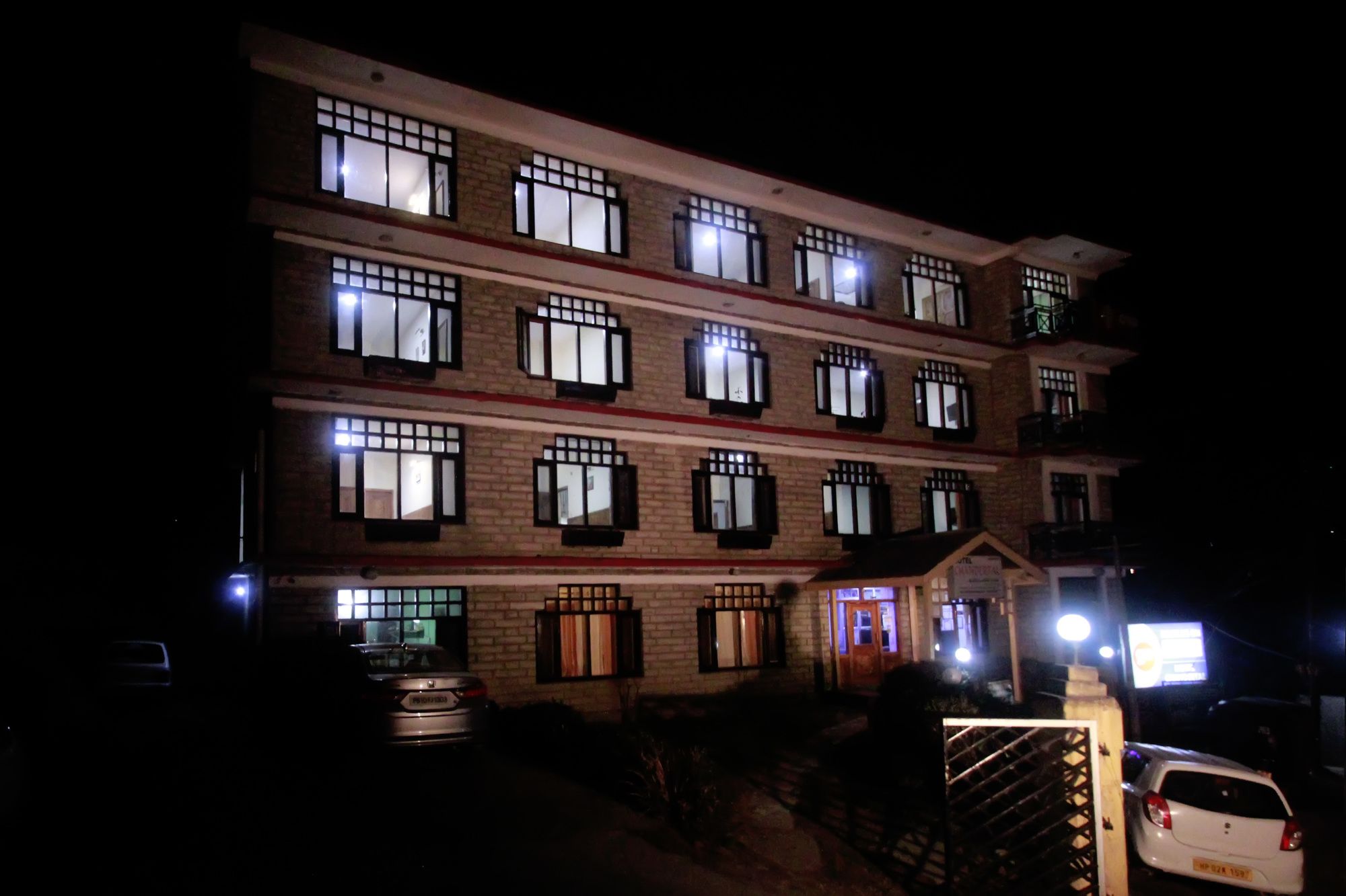 Hotel Chandertal Manali