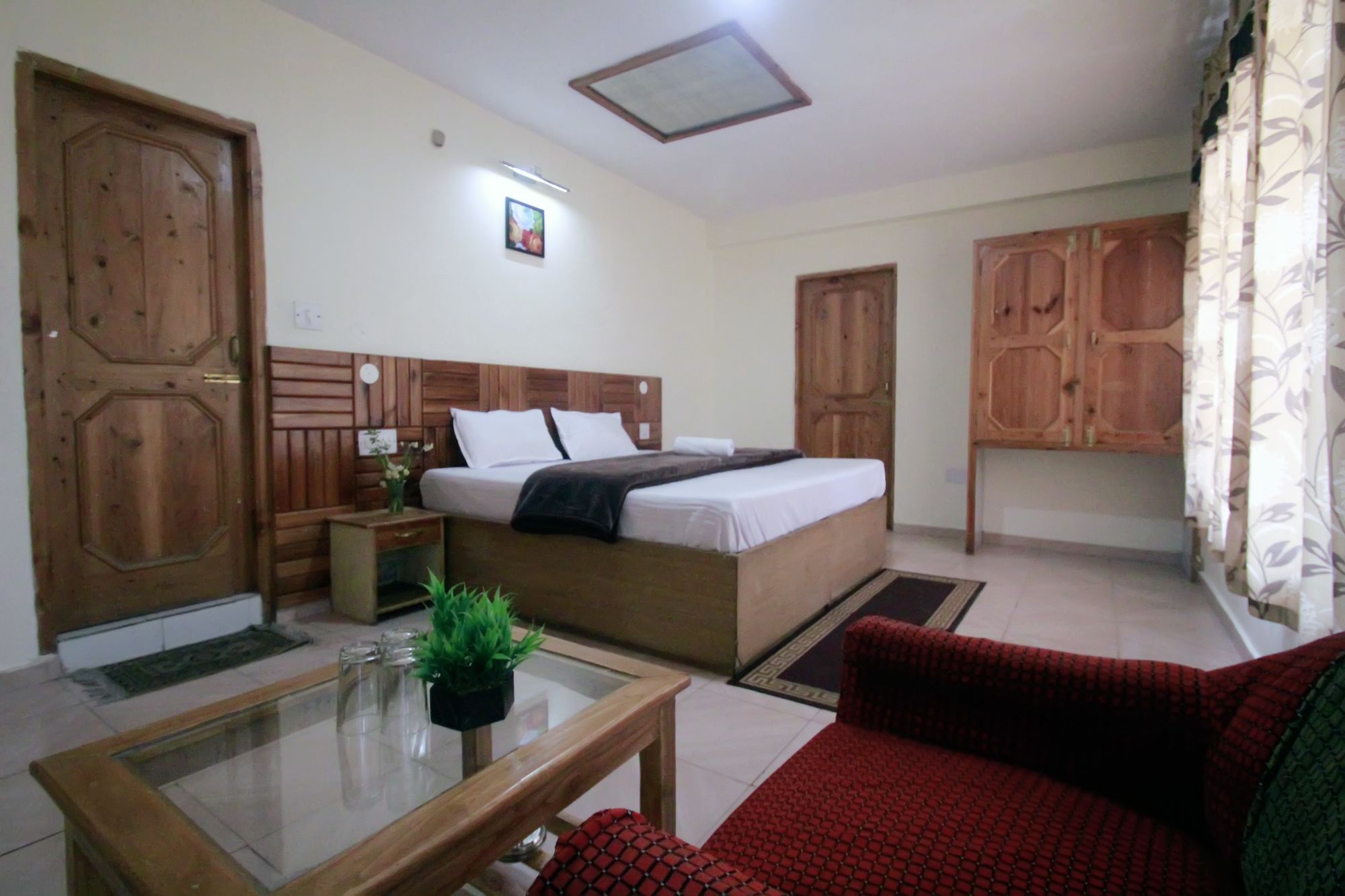 Hotel Chandertal Manali