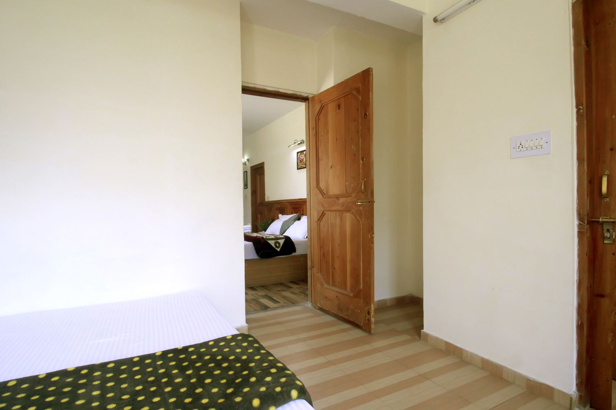 Hotel Chandertal Manali