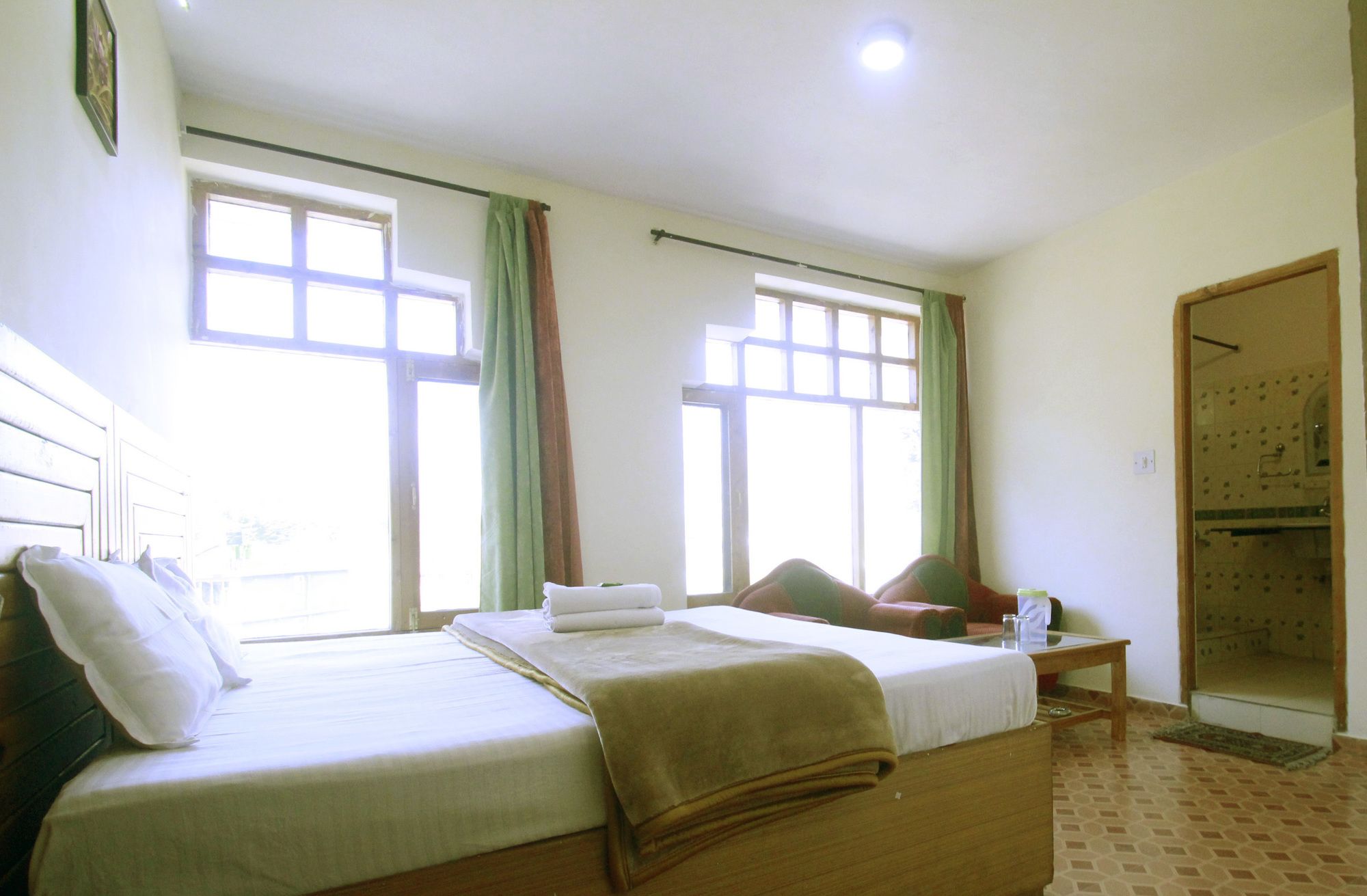 Hotel Chandertal Manali