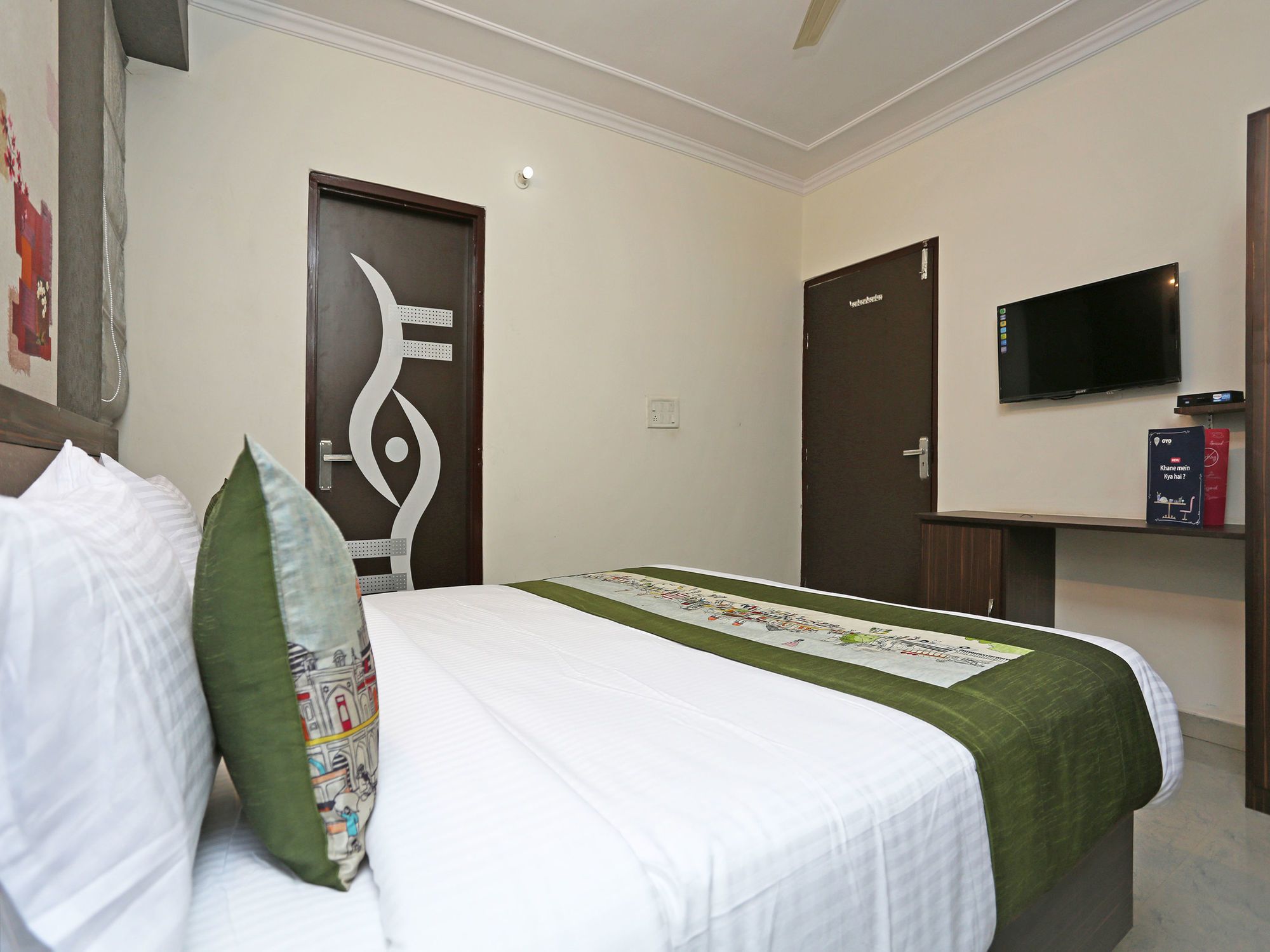 OYO 9596 Hotel Radha Nikunj Residency