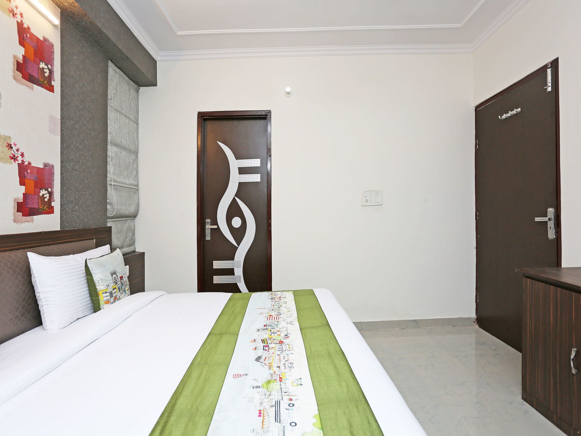 OYO 9596 Hotel Radha Nikunj Residency