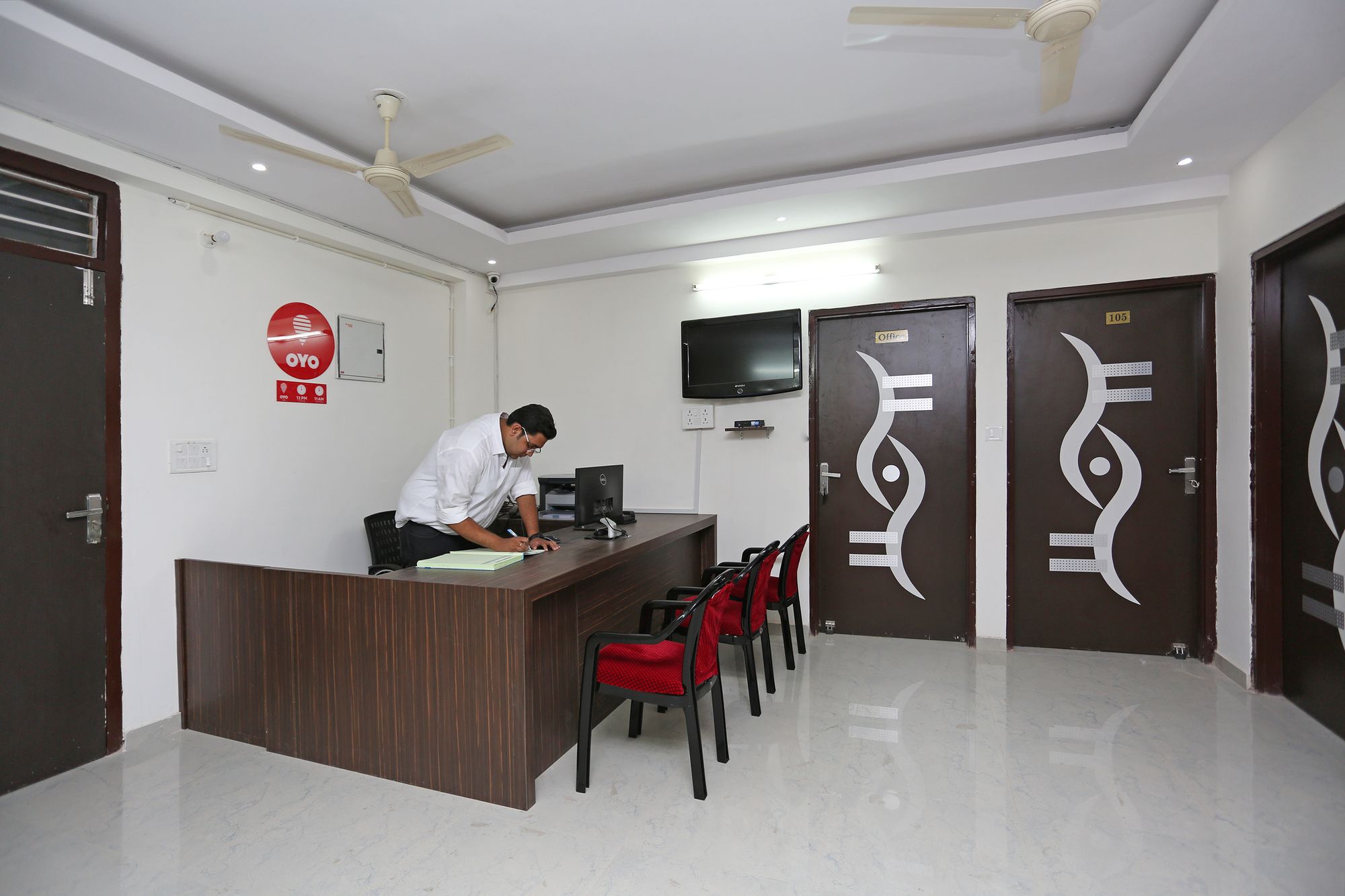 OYO 9596 Hotel Radha Nikunj Residency