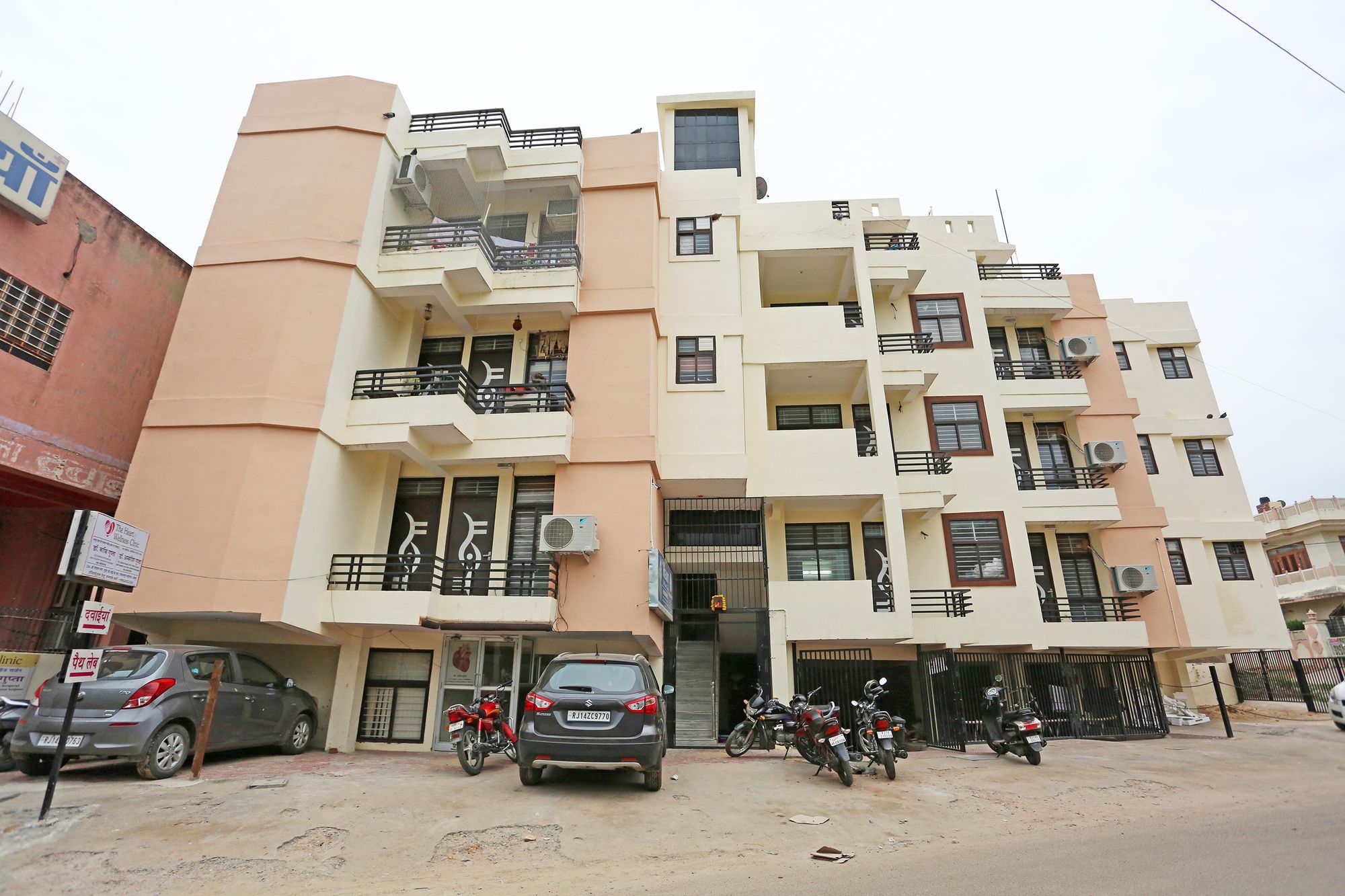 OYO 9596 Hotel Radha Nikunj Residency