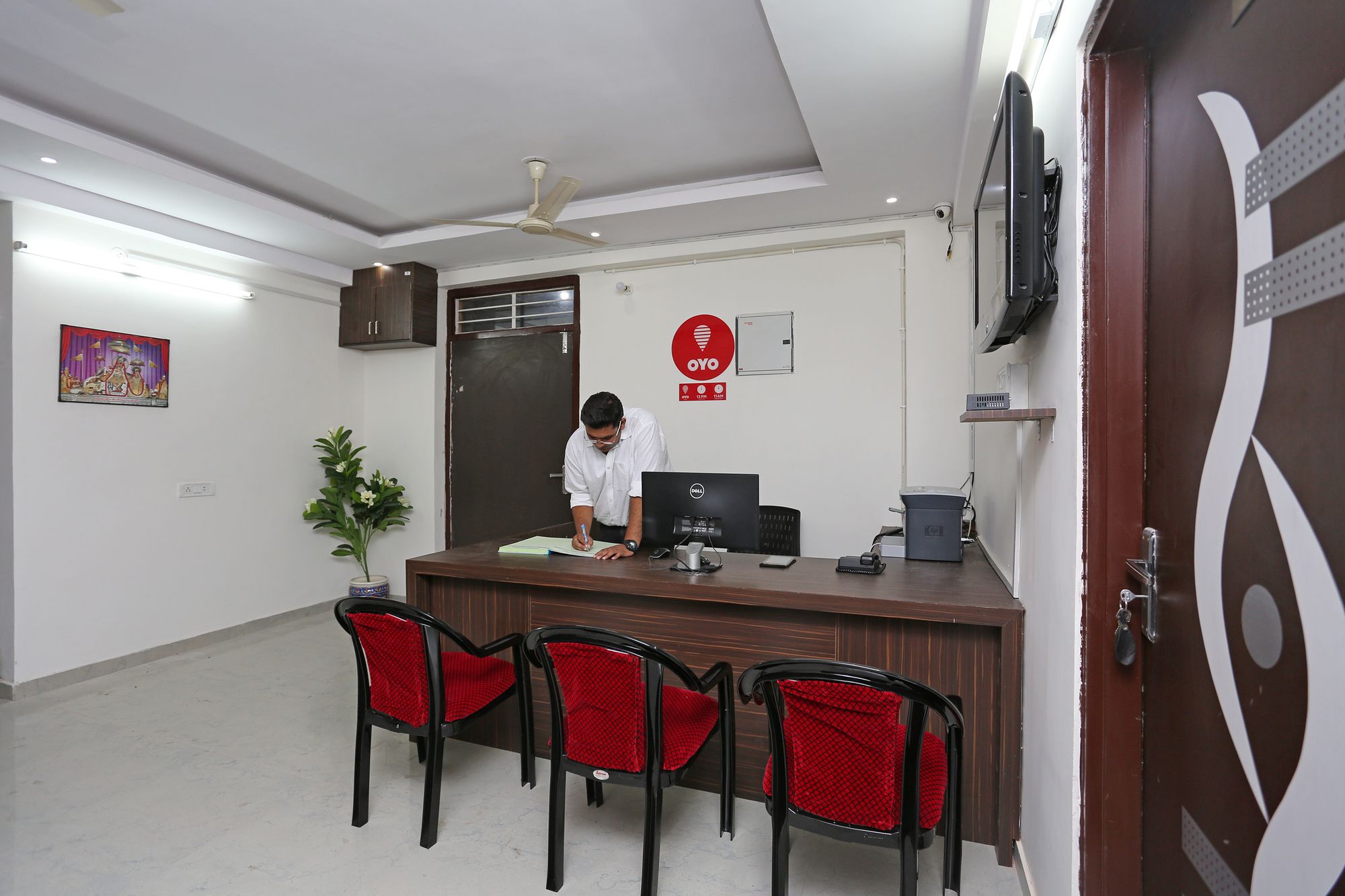 OYO 9596 Hotel Radha Nikunj Residency