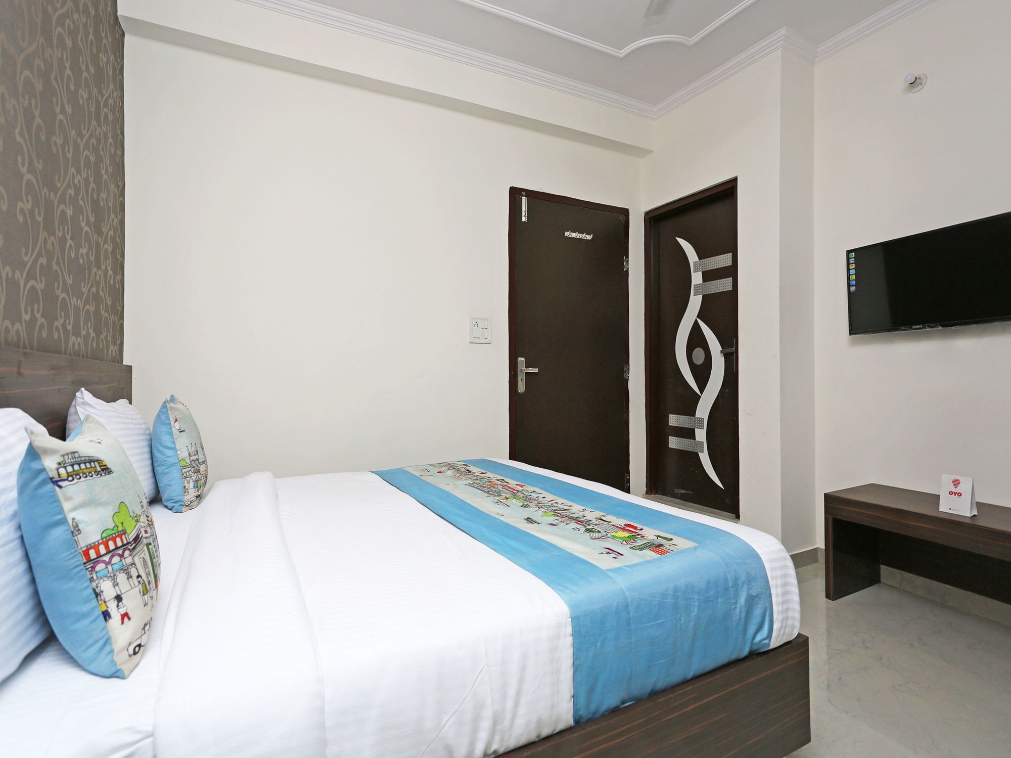 OYO 9596 Hotel Radha Nikunj Residency
