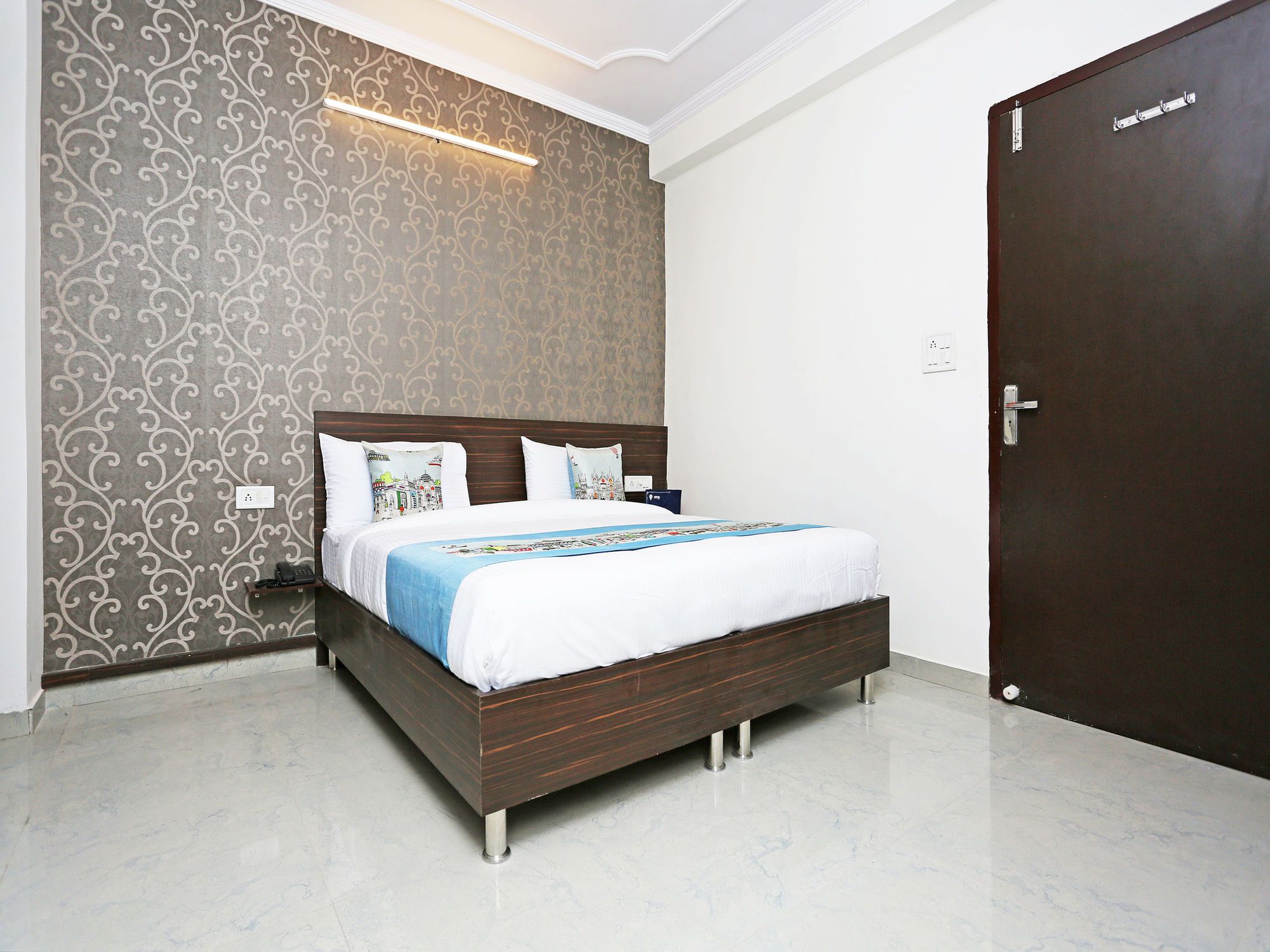 OYO 9596 Hotel Radha Nikunj Residency