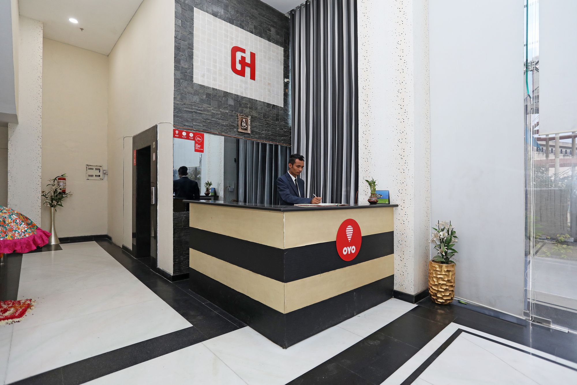 OYO 10325 Hotel Grand Harshal