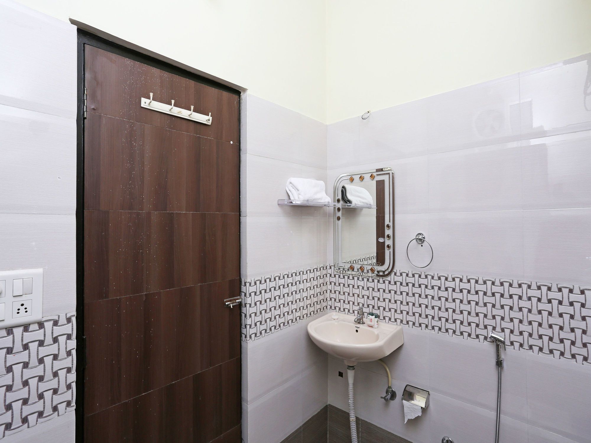 OYO 9649 Hotel RnB Select Vijay Palace