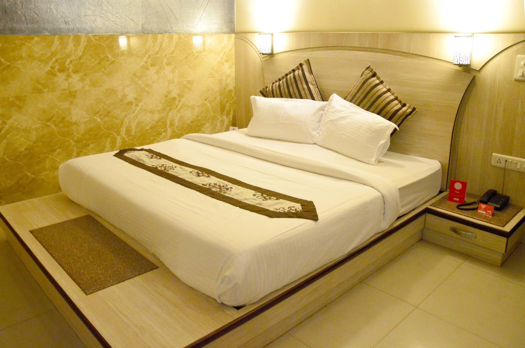 OYO 5723 Hotel Crown Jaipur