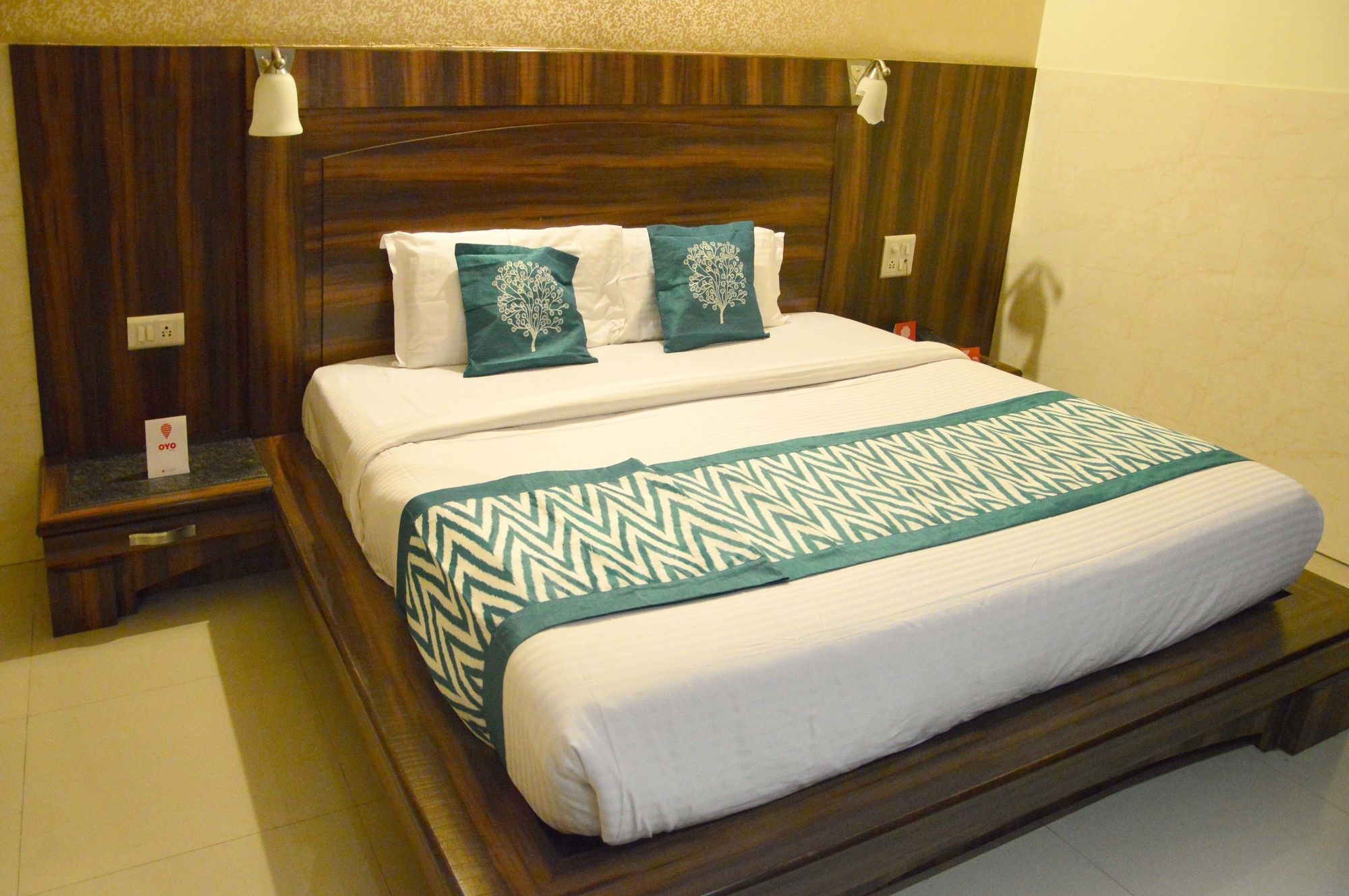 OYO 5723 Hotel Crown Jaipur