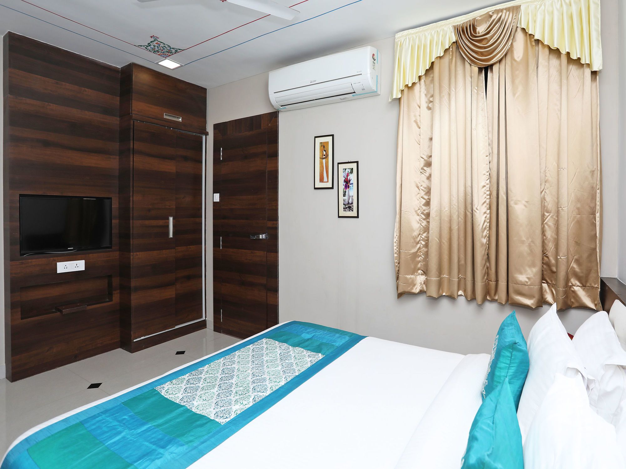 OYO 9972 Hotel Kingfisher