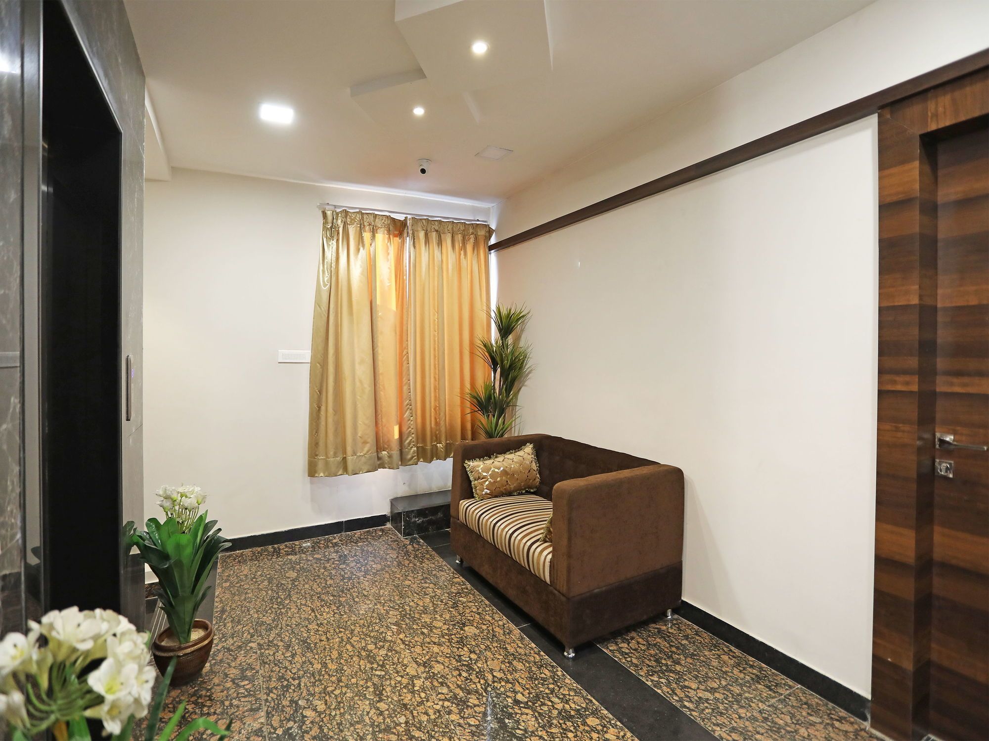 OYO 9972 Hotel Kingfisher