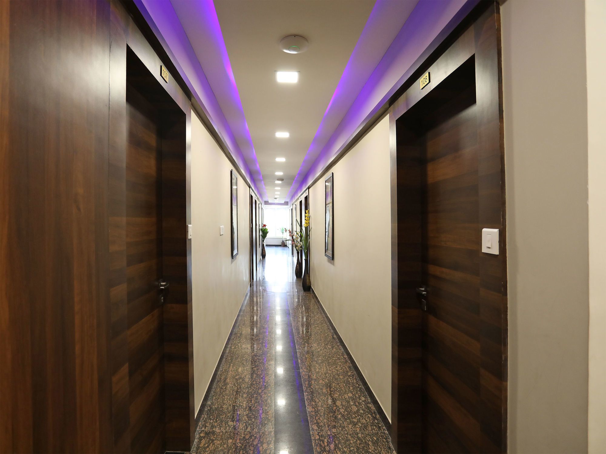 OYO 9972 Hotel Kingfisher