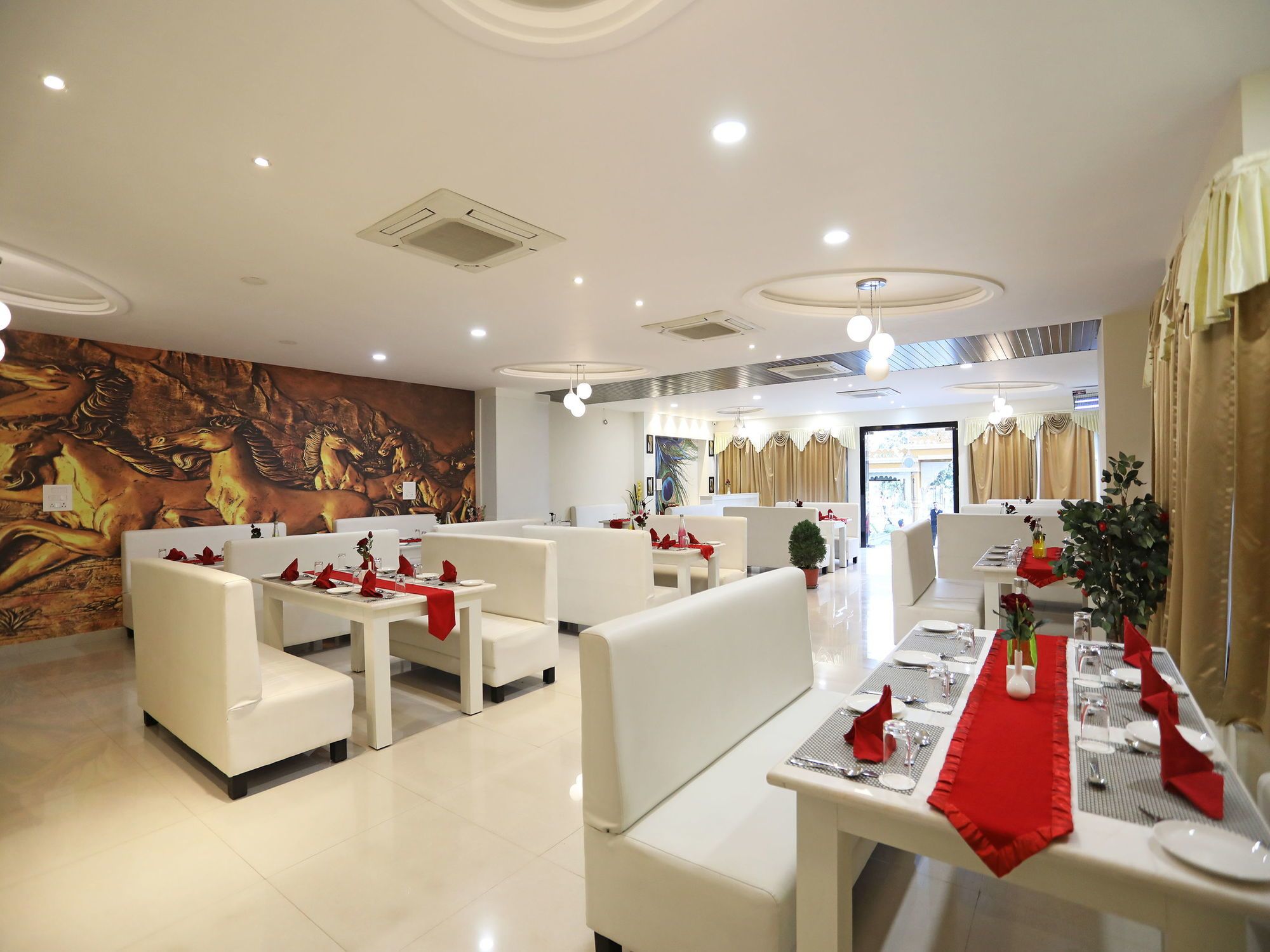 OYO 9972 Hotel Kingfisher