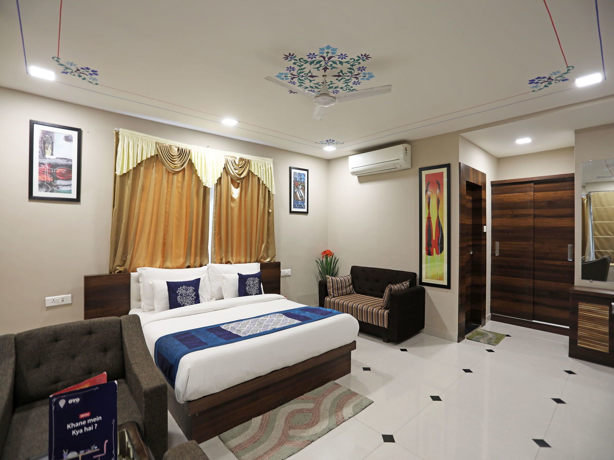 OYO 9972 Hotel Kingfisher