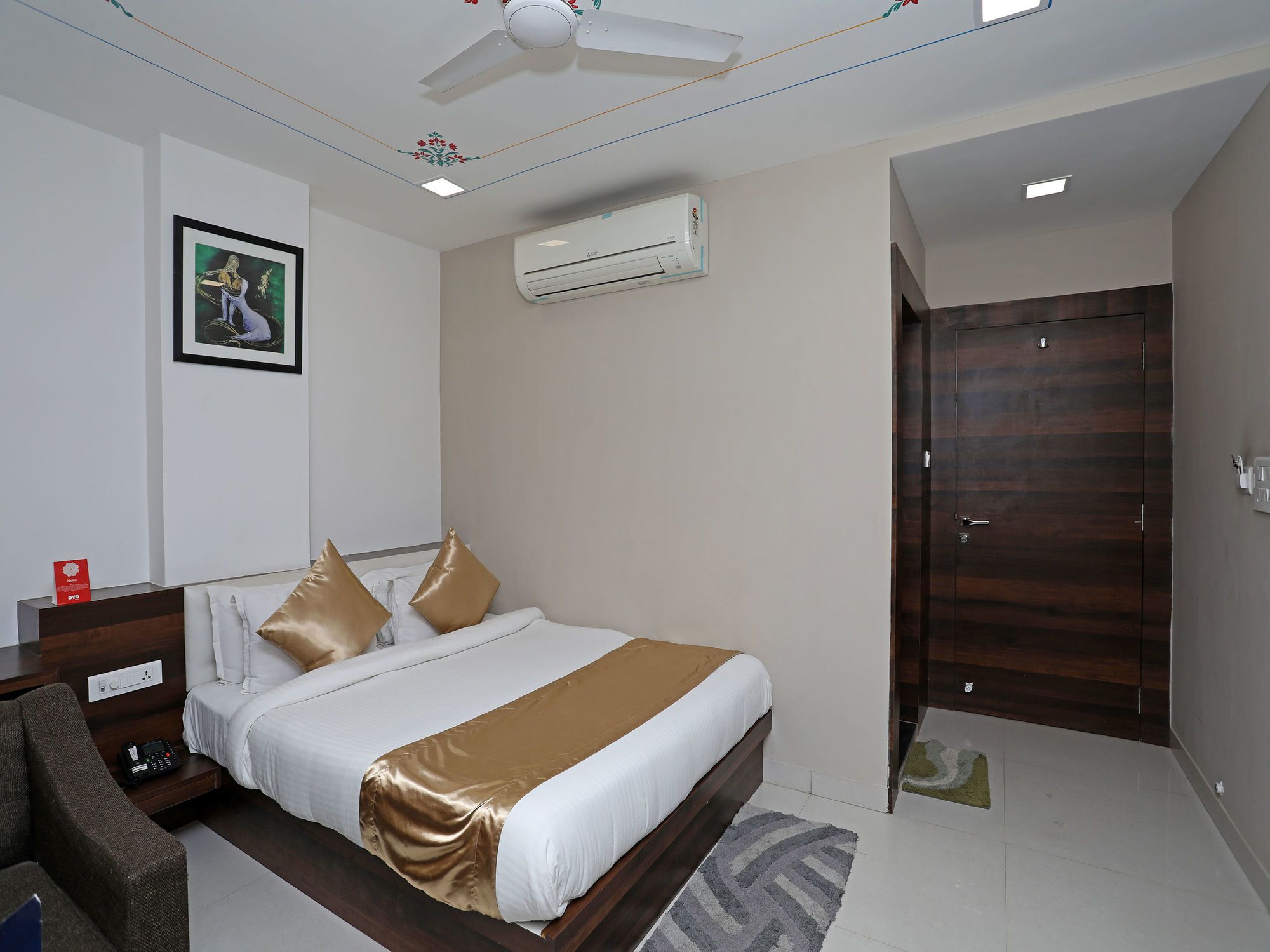 OYO 9972 Hotel Kingfisher