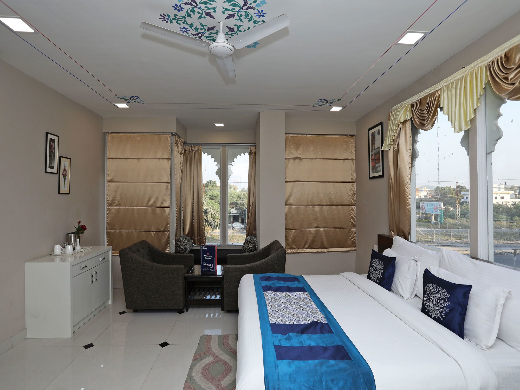 OYO 9972 Hotel Kingfisher