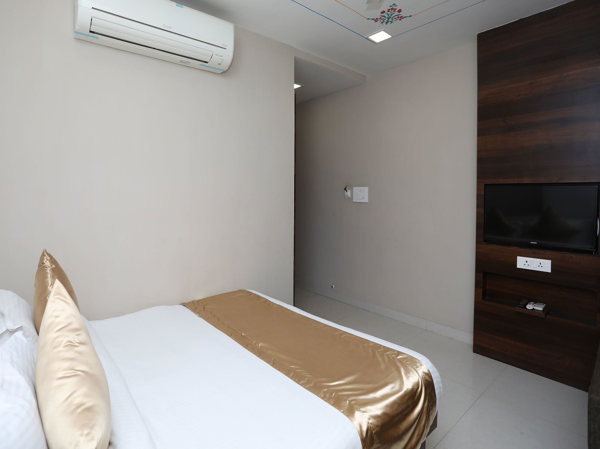 OYO 9972 Hotel Kingfisher