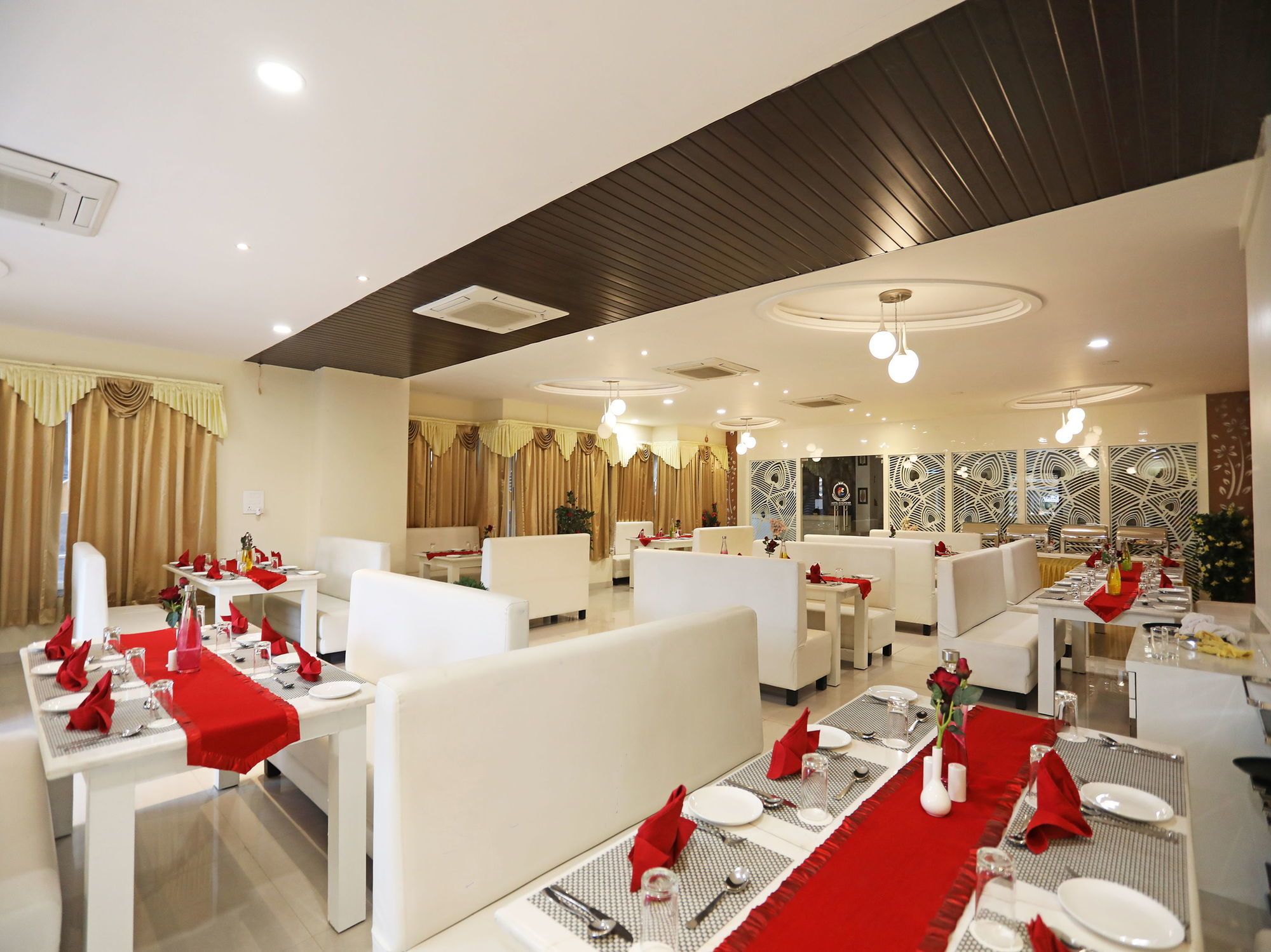 OYO 9972 Hotel Kingfisher