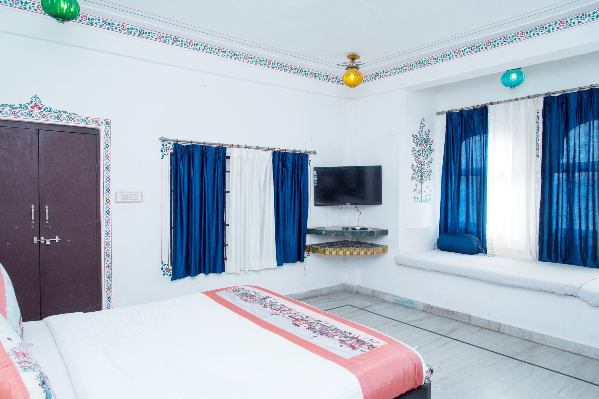 OYO 156 Hotel Lake Haveli
