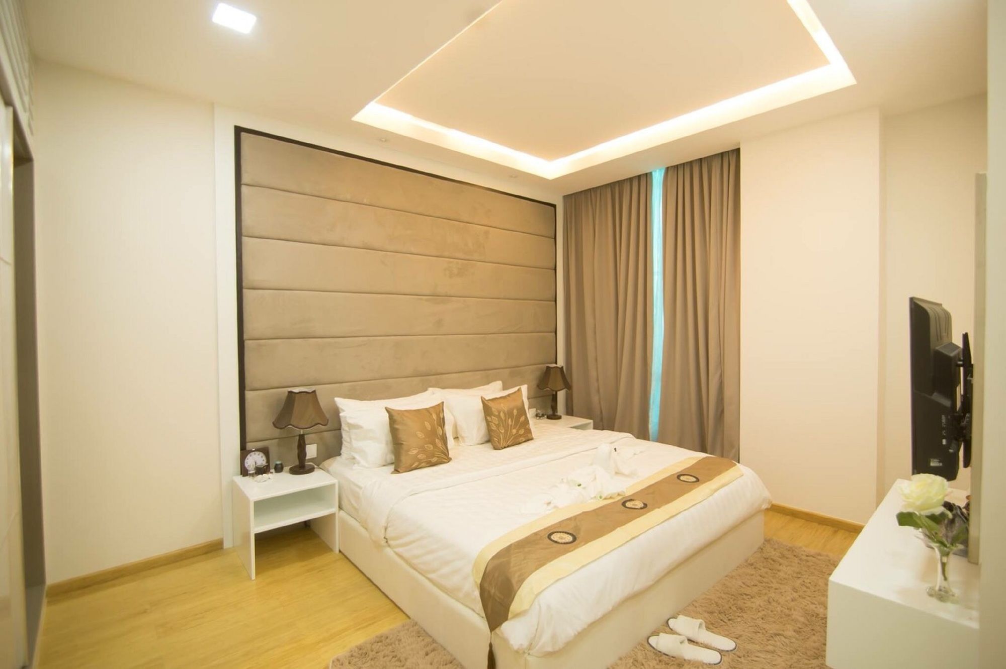 Infinity 28 Condominium