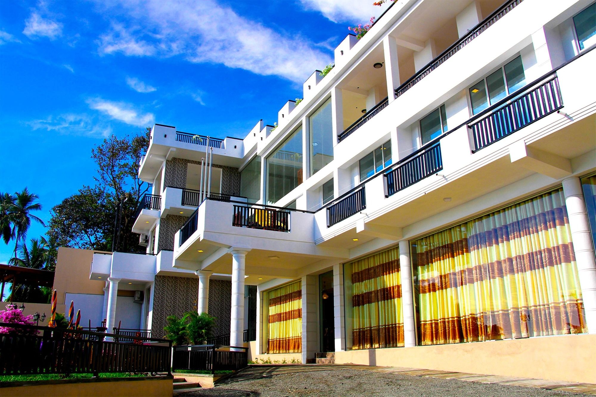 Queens Beach Hotel