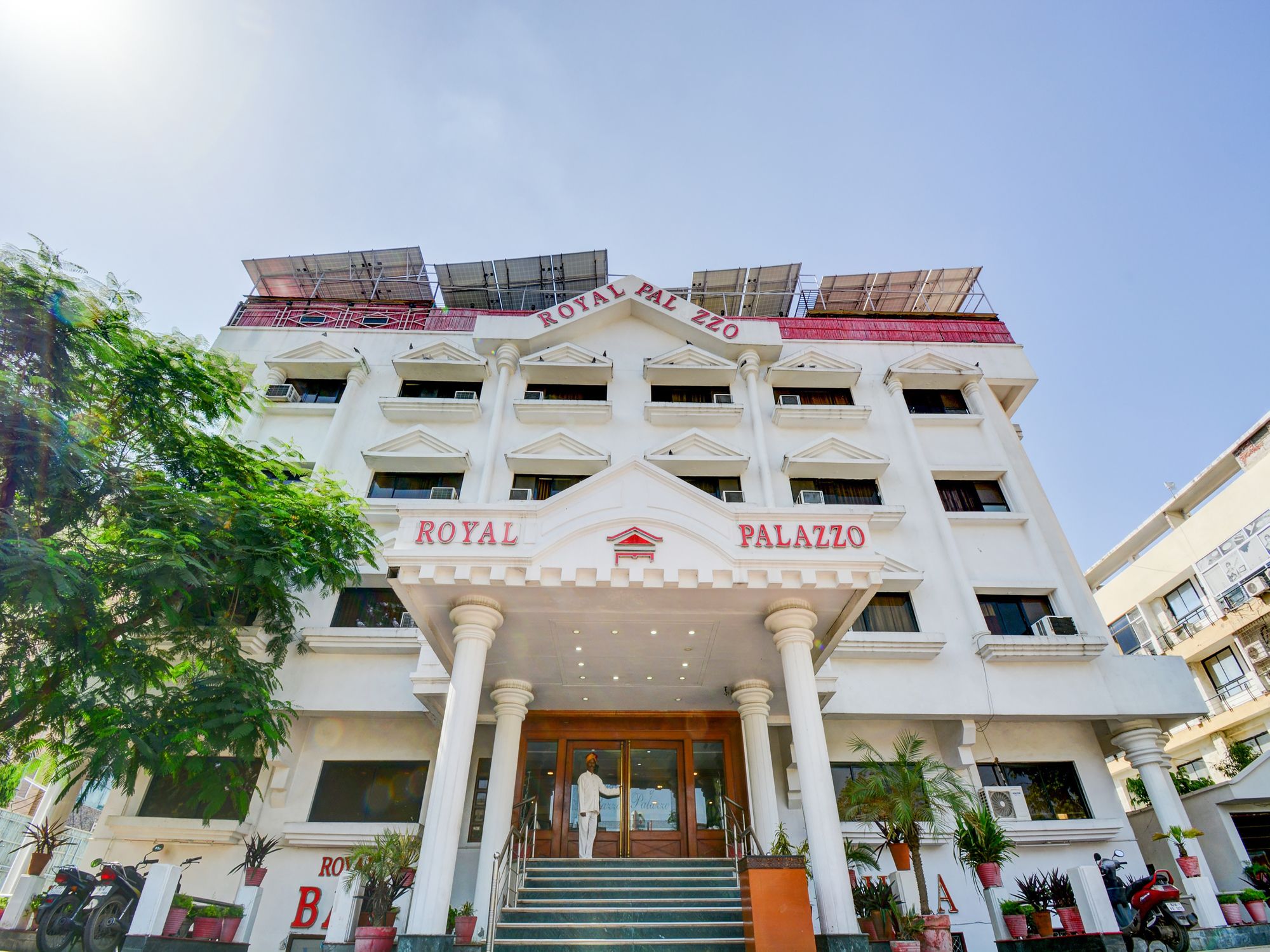 Capital O 19449 Htl Royal Palazzo
