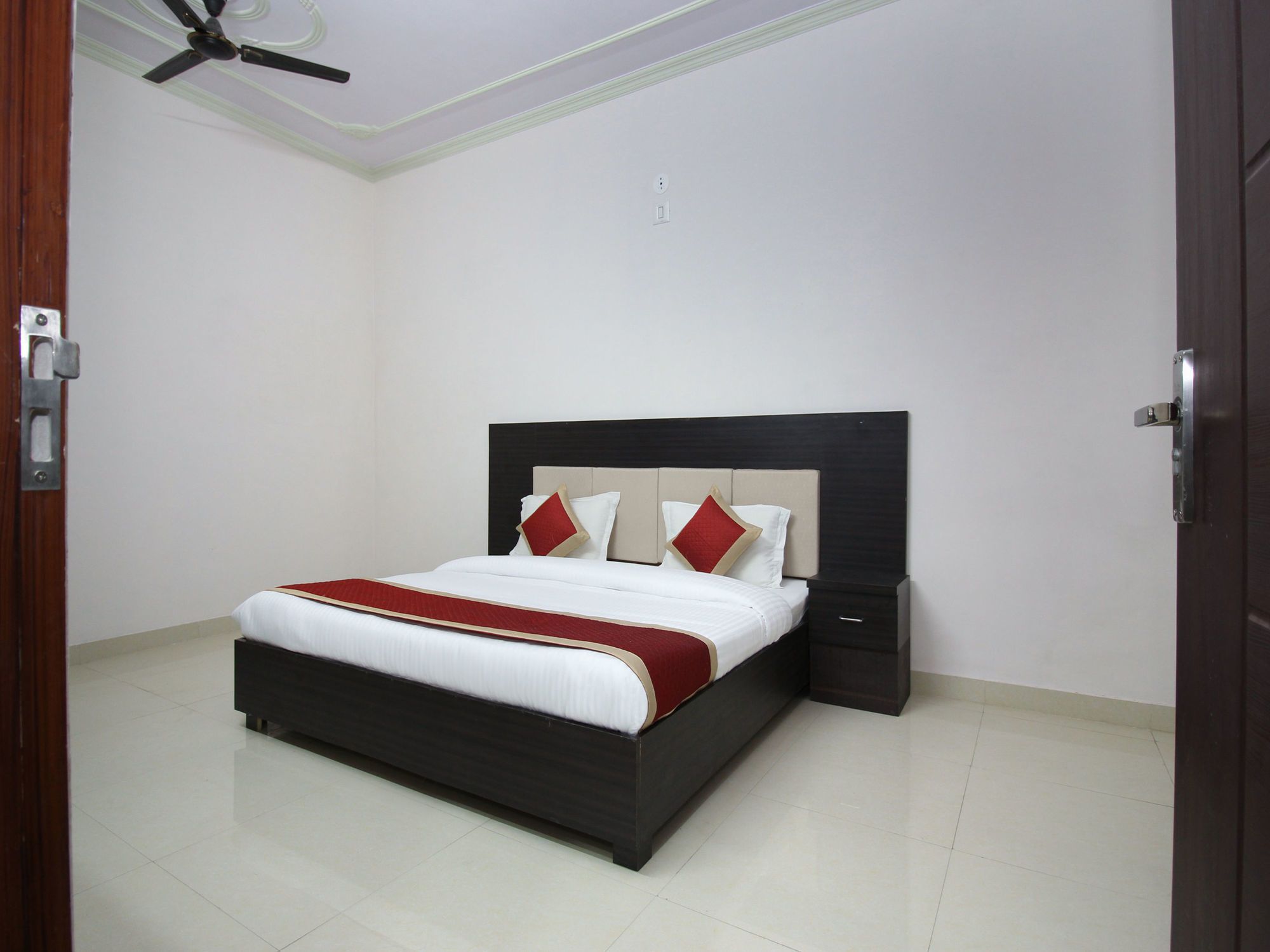 OYO 15683 The Heritage Htl