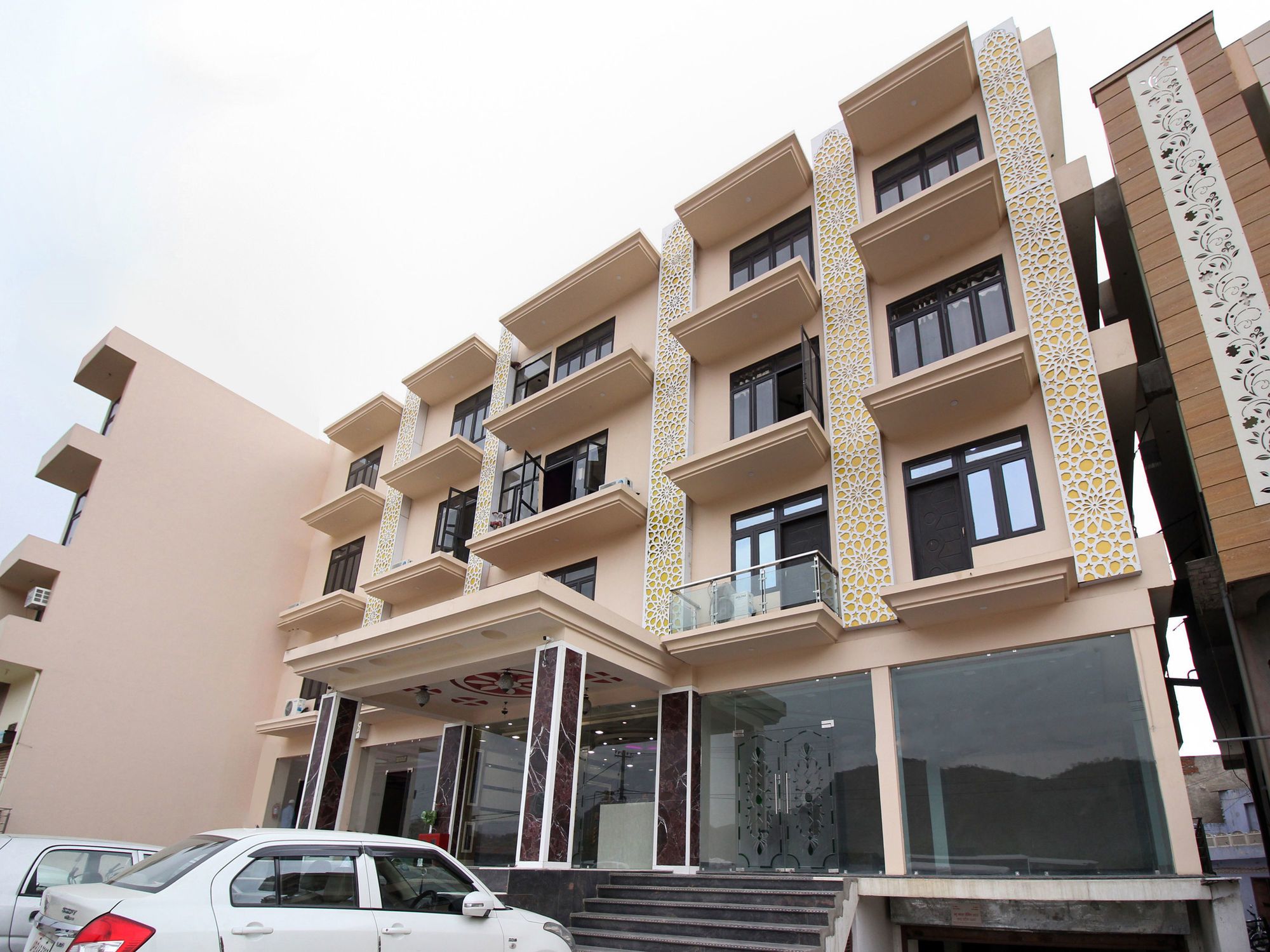 OYO 15683 The Heritage Htl