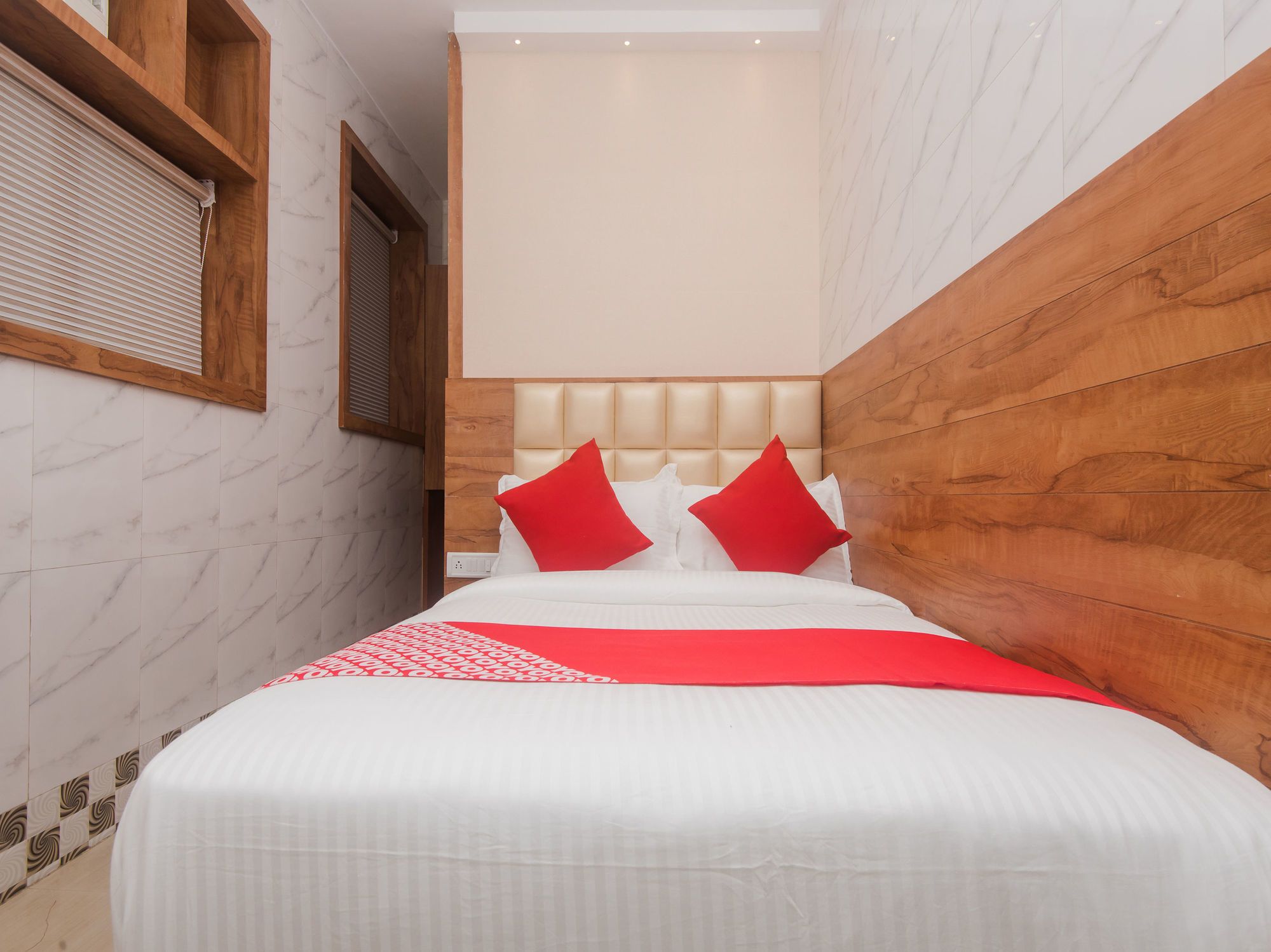 OYO 17202 Hotel Indore