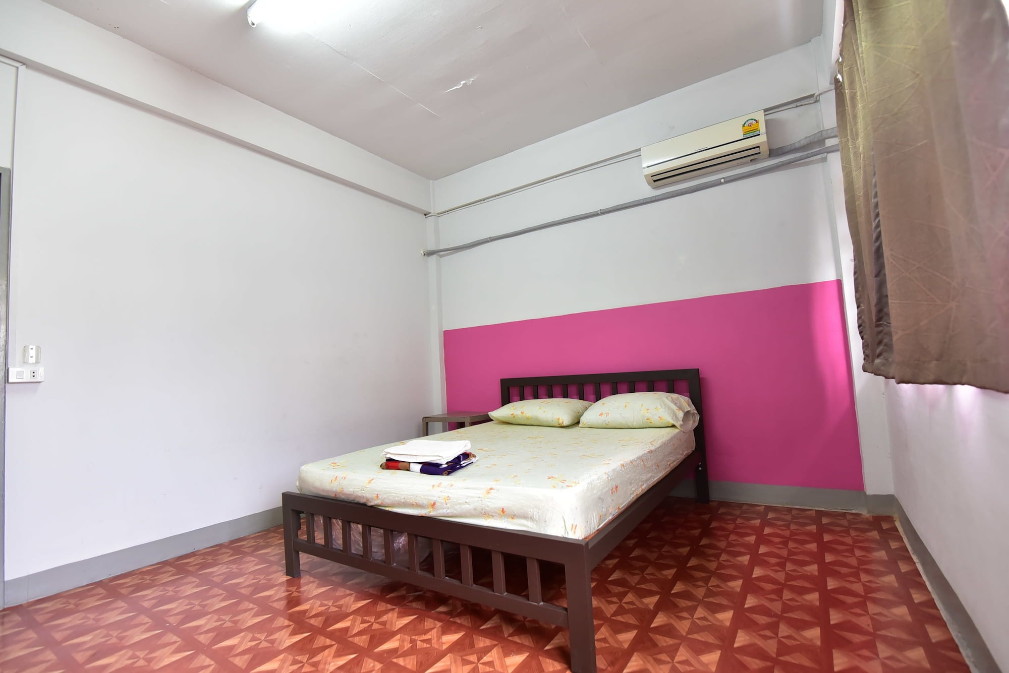 Friend House - Adults Only