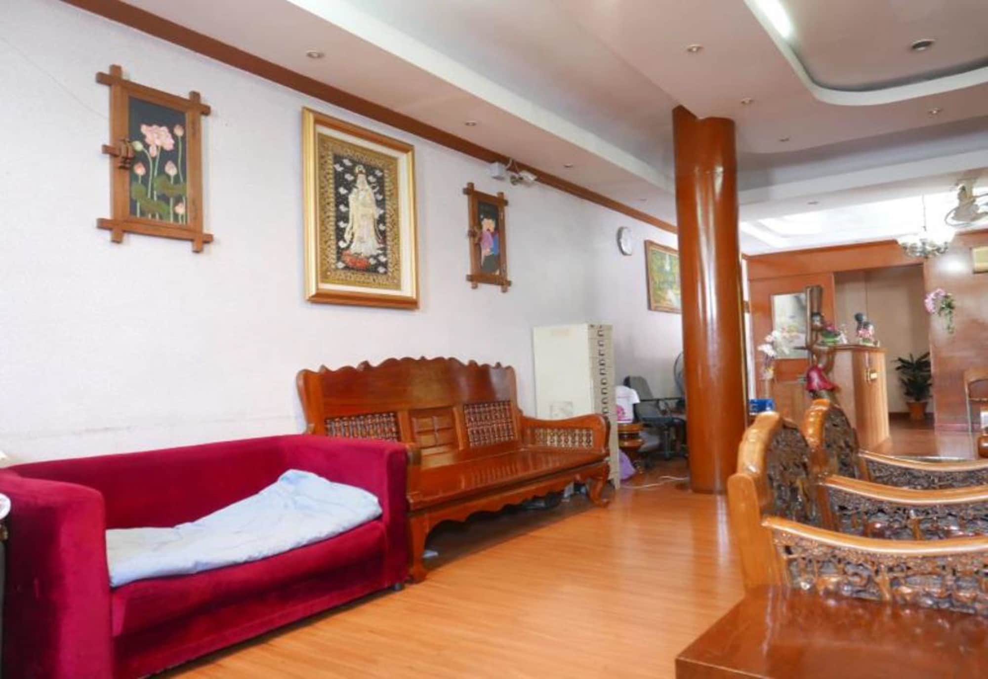 Max One House