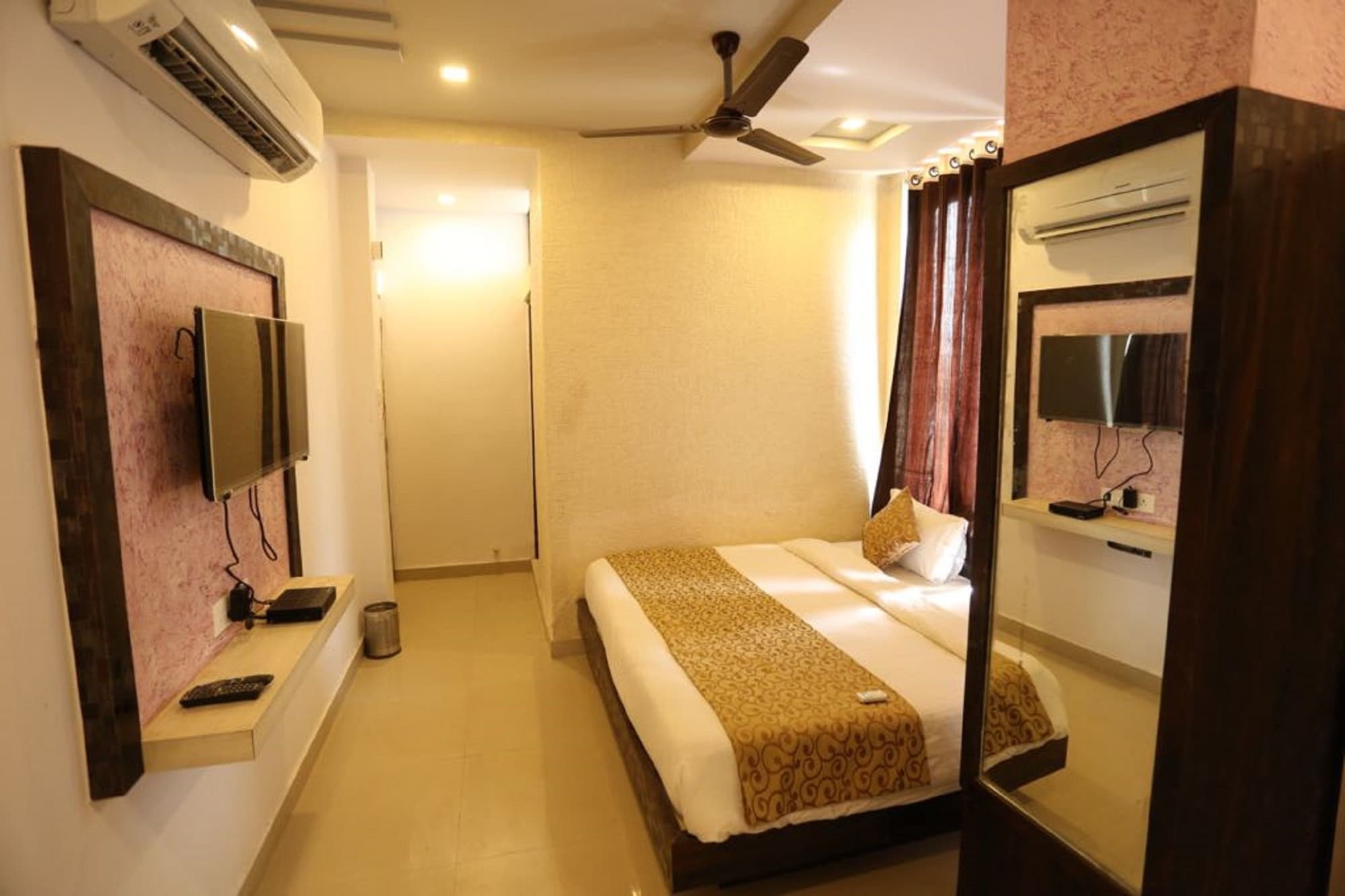 Hotel Westwood - Udaipur