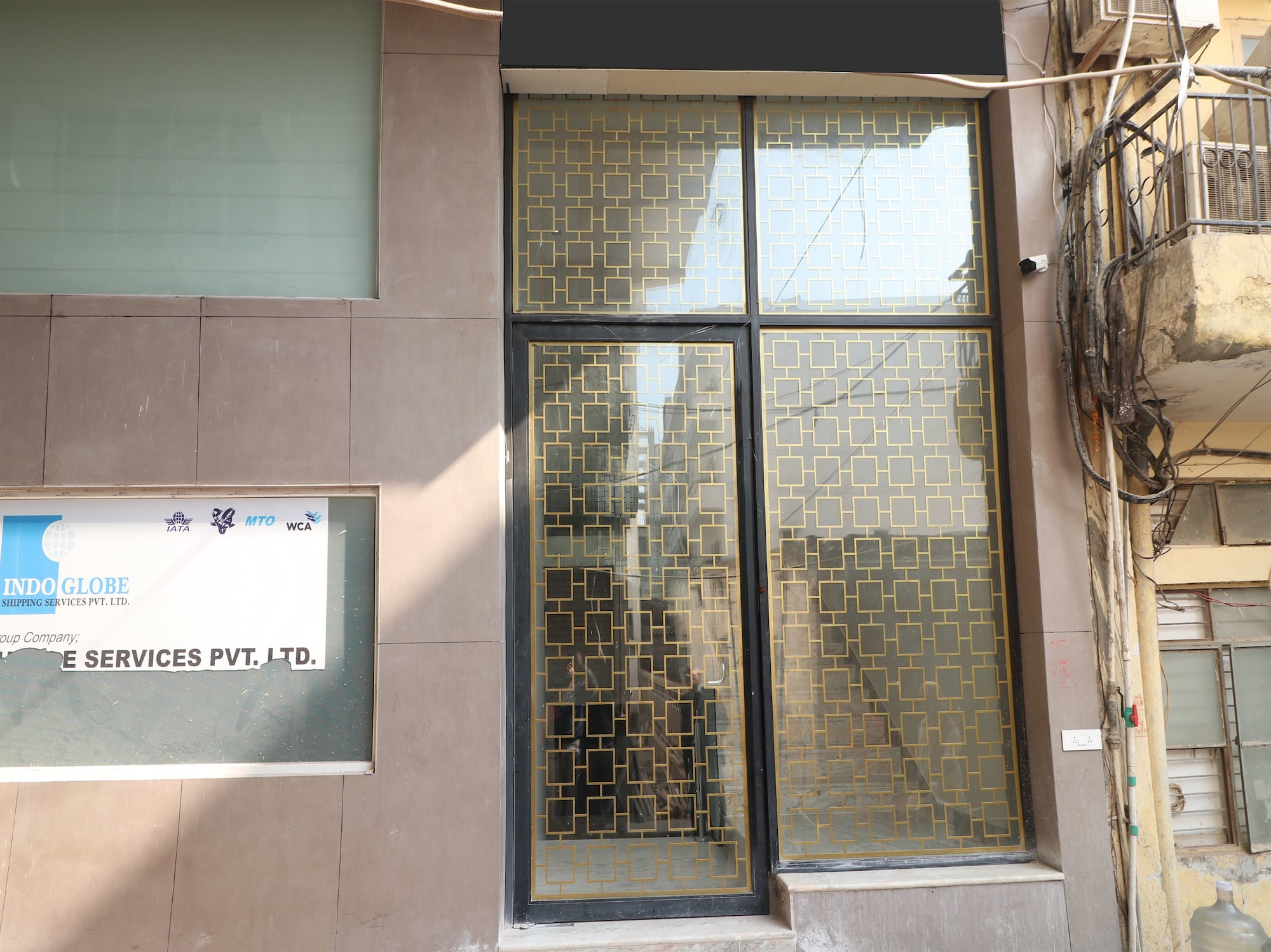 Side Image 2