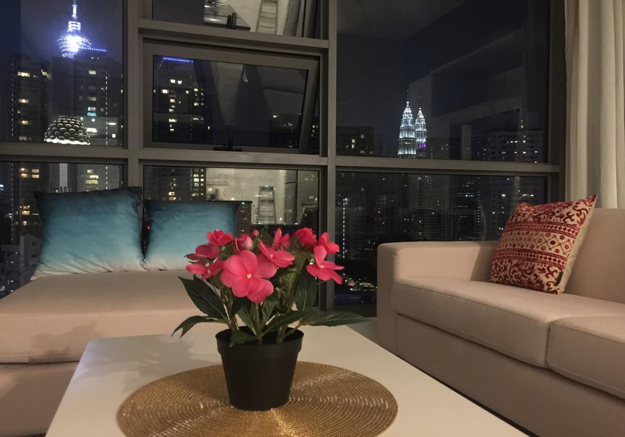 Mocha Suites at The Robertson