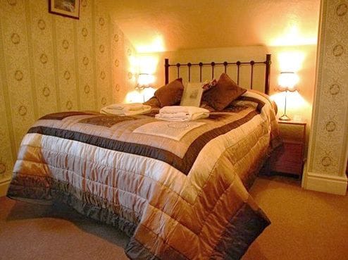 Holly-Wood Guest House