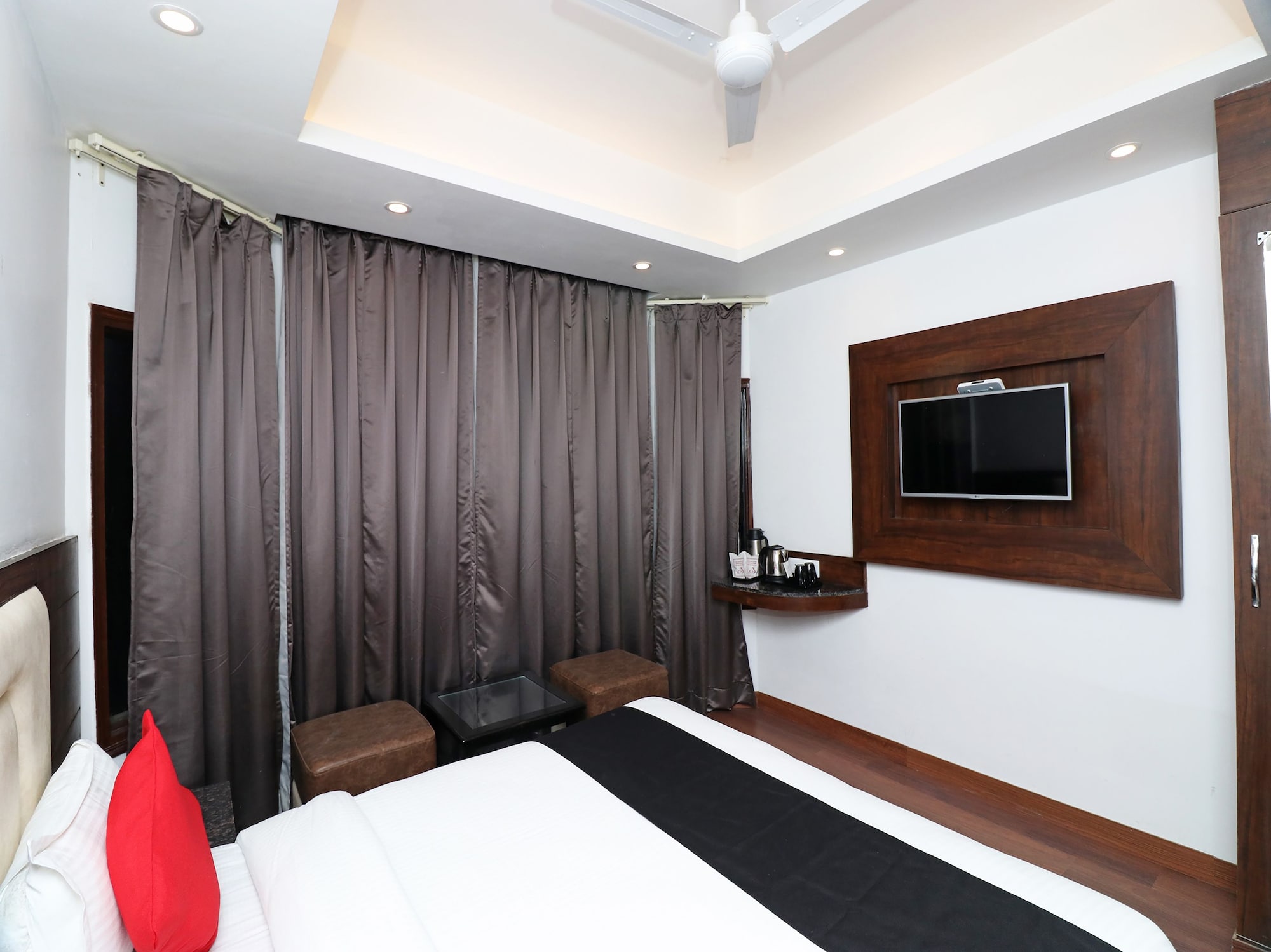 Capital O 26634 Grand Sm Regency