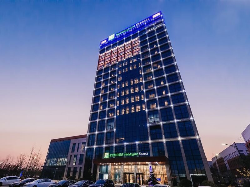 Holiday Inn Express Taizhou CMC in Taizhou!