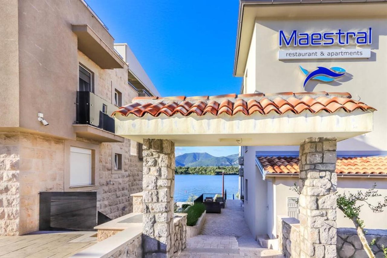 Apartments Maestral