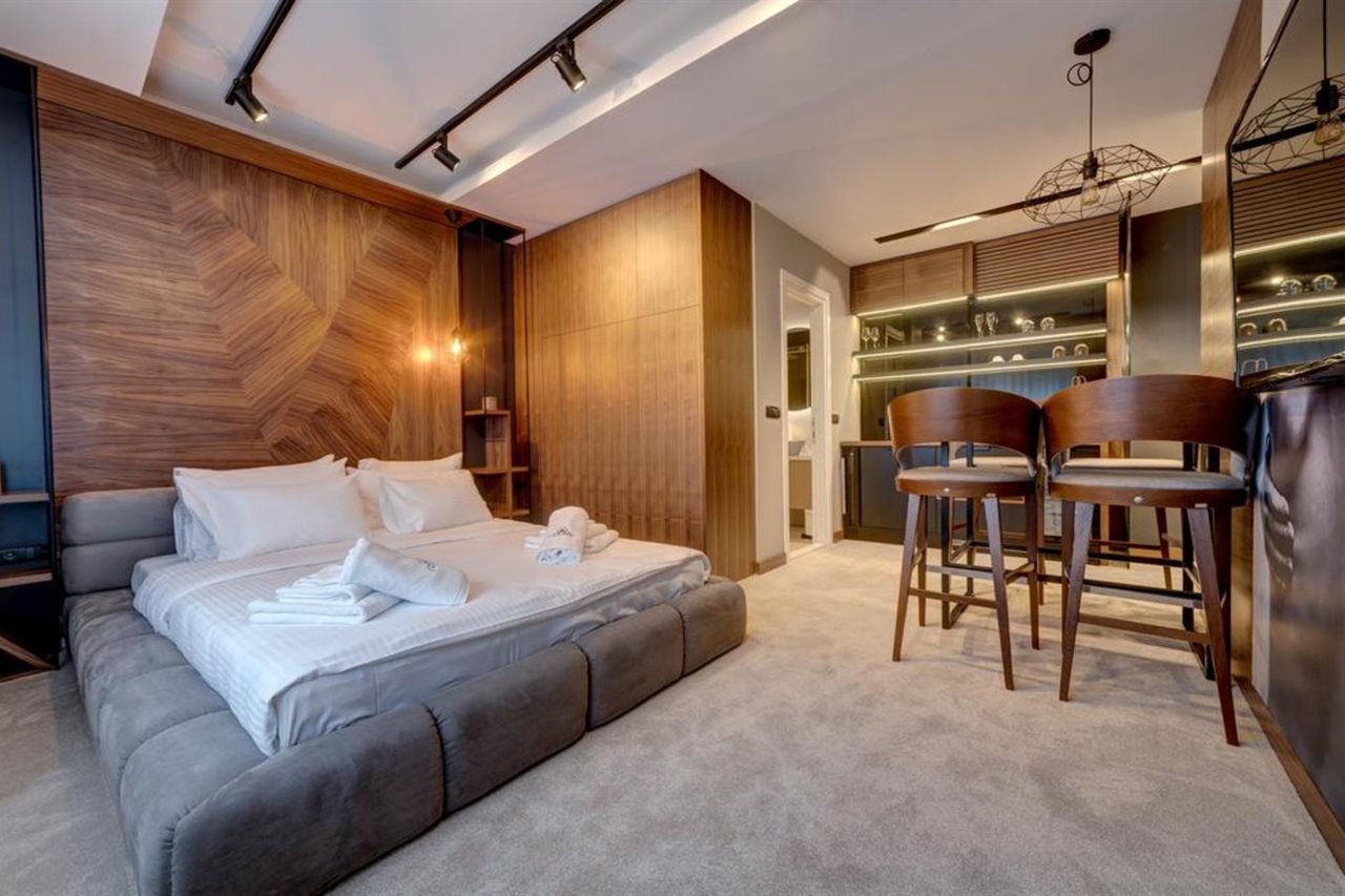 Black Pearl Luxury Suites