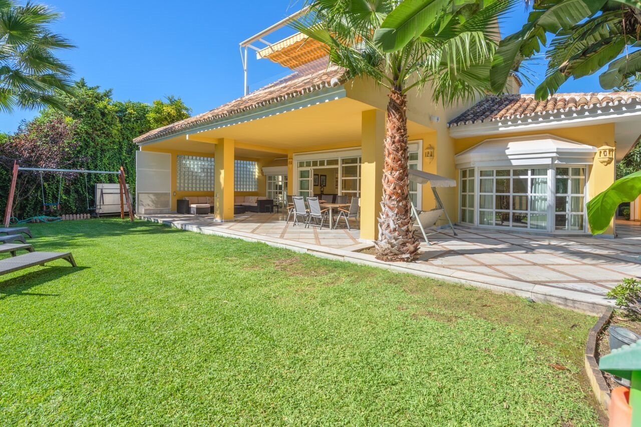 Host Villas & Suites