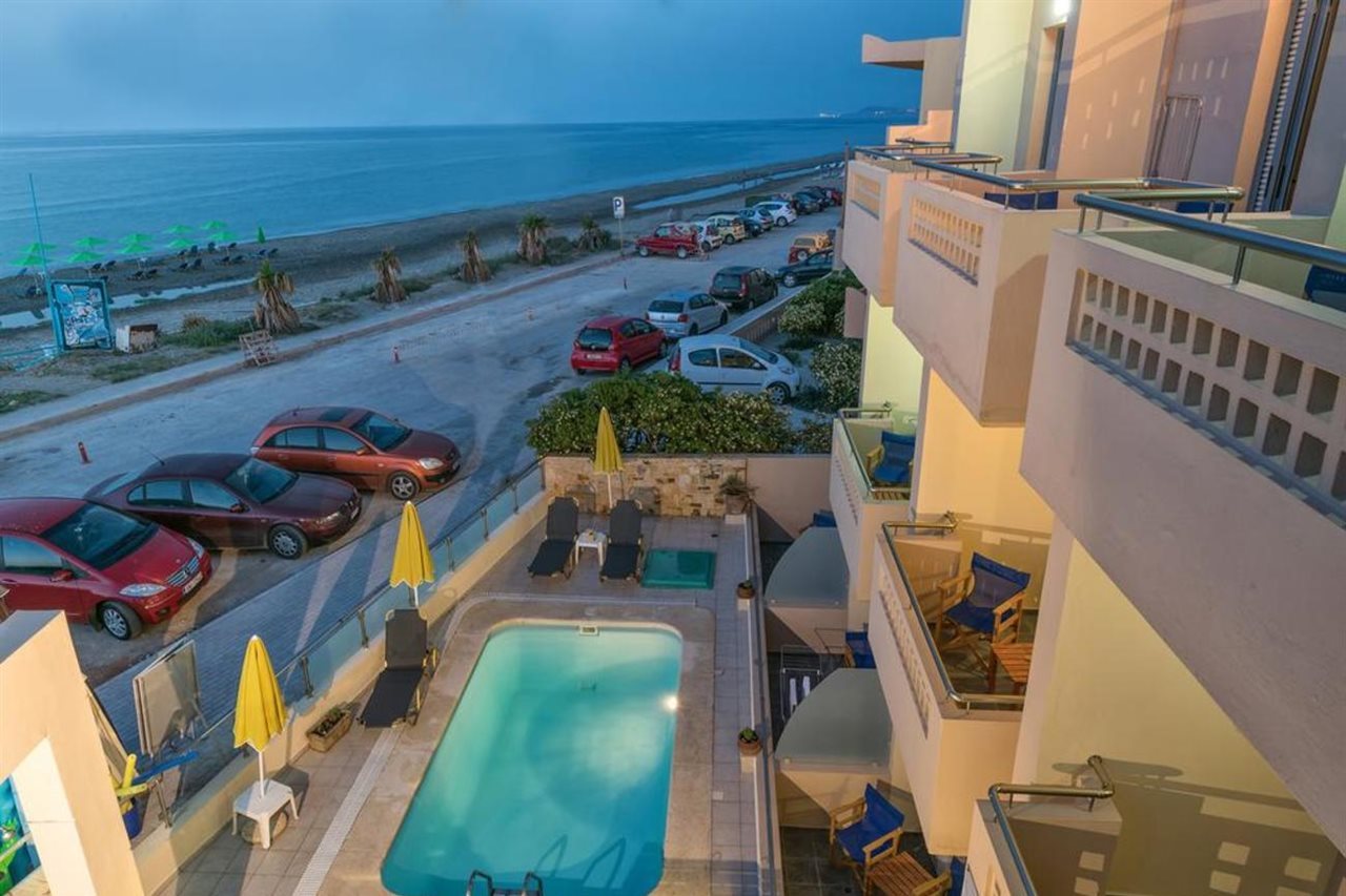 Pearl Beach Apartments