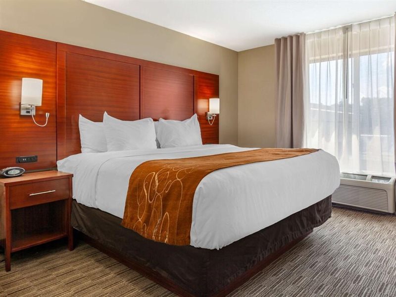 Holiday Inn Express and Suites Milwaukee NW - Park Place, an IHG Hotel (ex Comfort Suites Milwaukee) in Milwaukee!